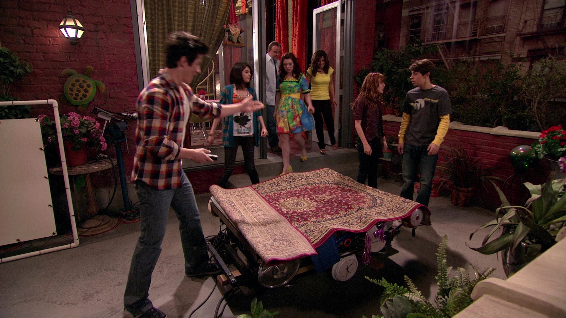 Wizards_of_Waverly_Place_S03E20_Maxs_Secret_Girlfriend_1080p_BTD_002452.jpg