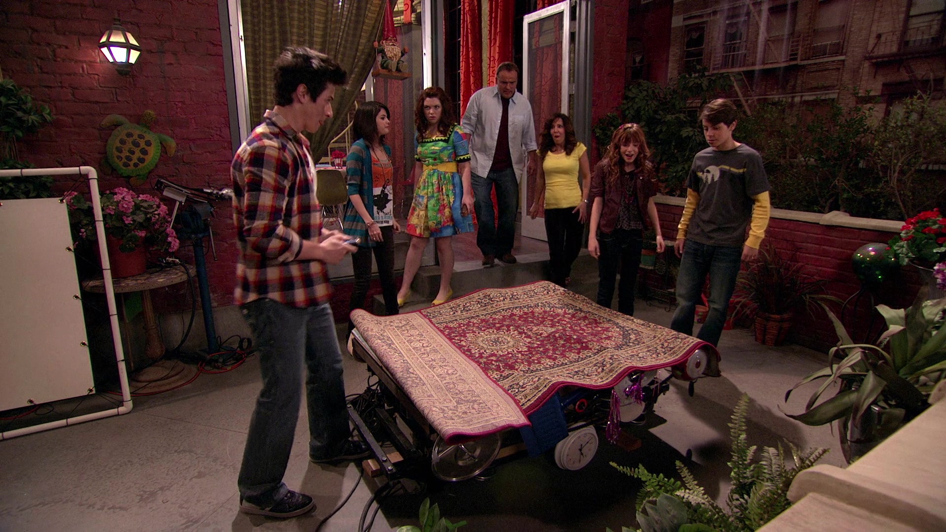 Wizards_of_Waverly_Place_S03E20_Maxs_Secret_Girlfriend_1080p_BTD_002454.jpg