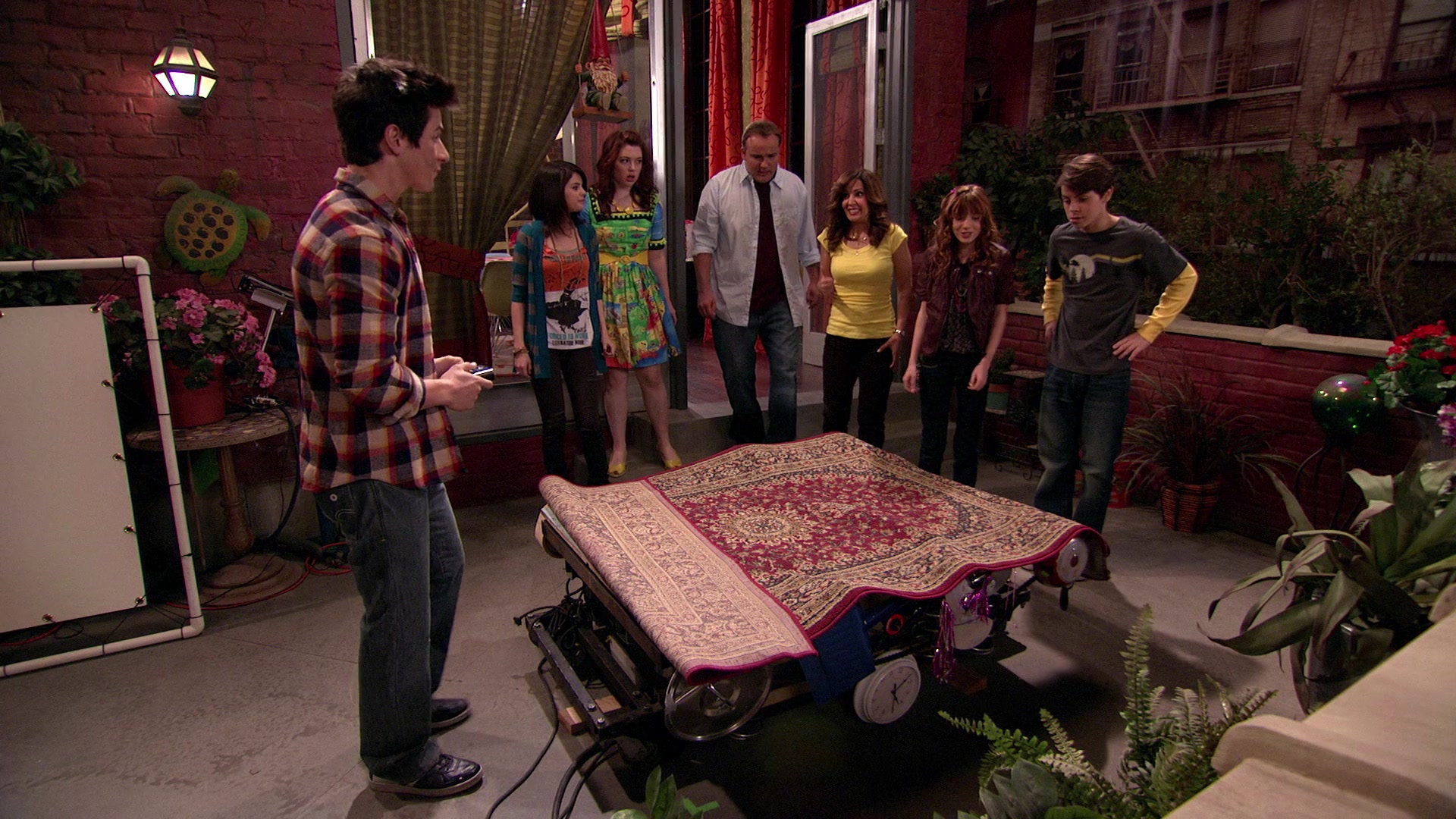 Wizards_of_Waverly_Place_S03E20_Maxs_Secret_Girlfriend_1080p_BTD_002456.jpg