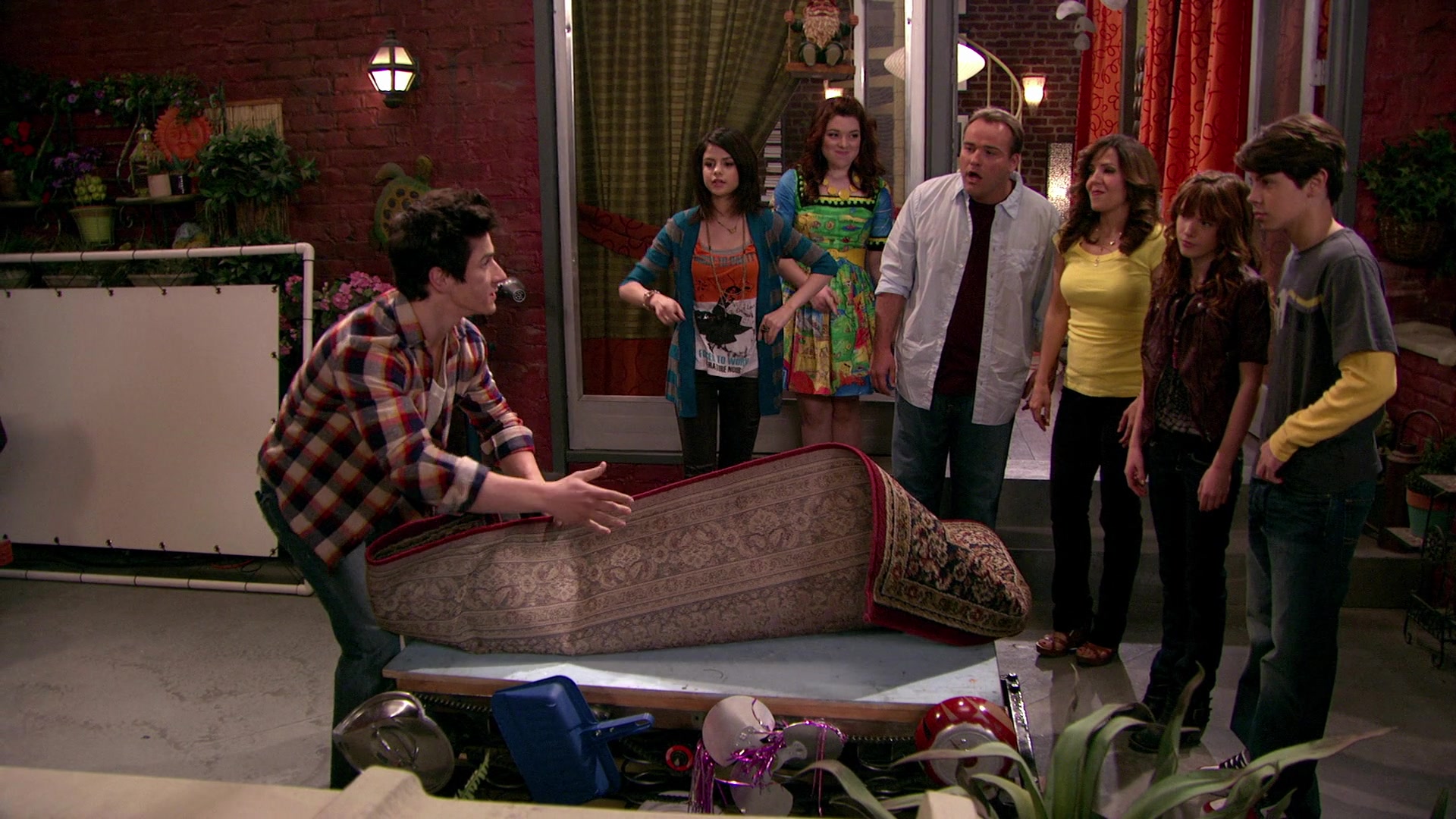 Wizards_of_Waverly_Place_S03E20_Maxs_Secret_Girlfriend_1080p_BTD_002479.jpg