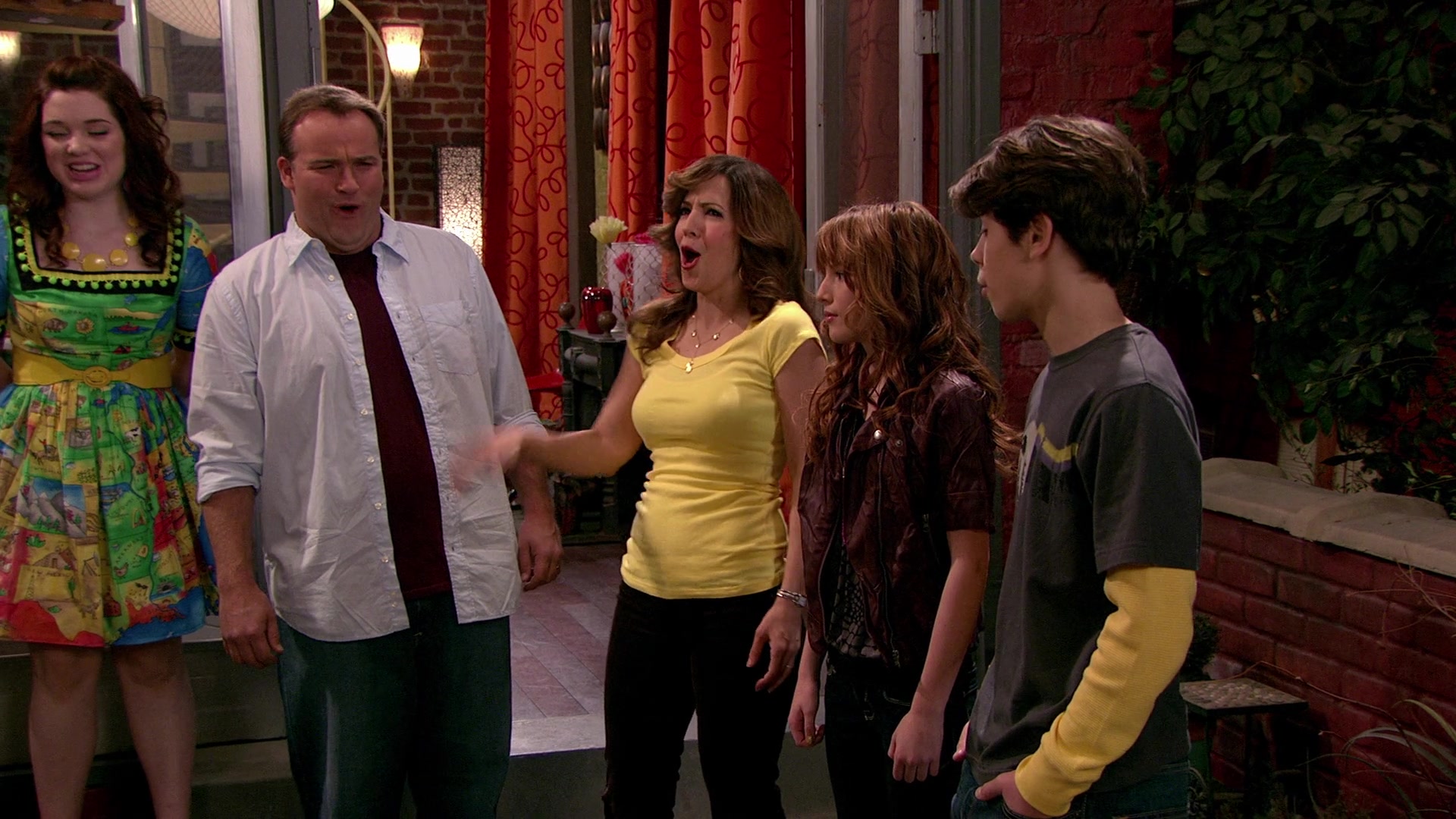 Wizards_of_Waverly_Place_S03E20_Maxs_Secret_Girlfriend_1080p_BTD_002490.jpg