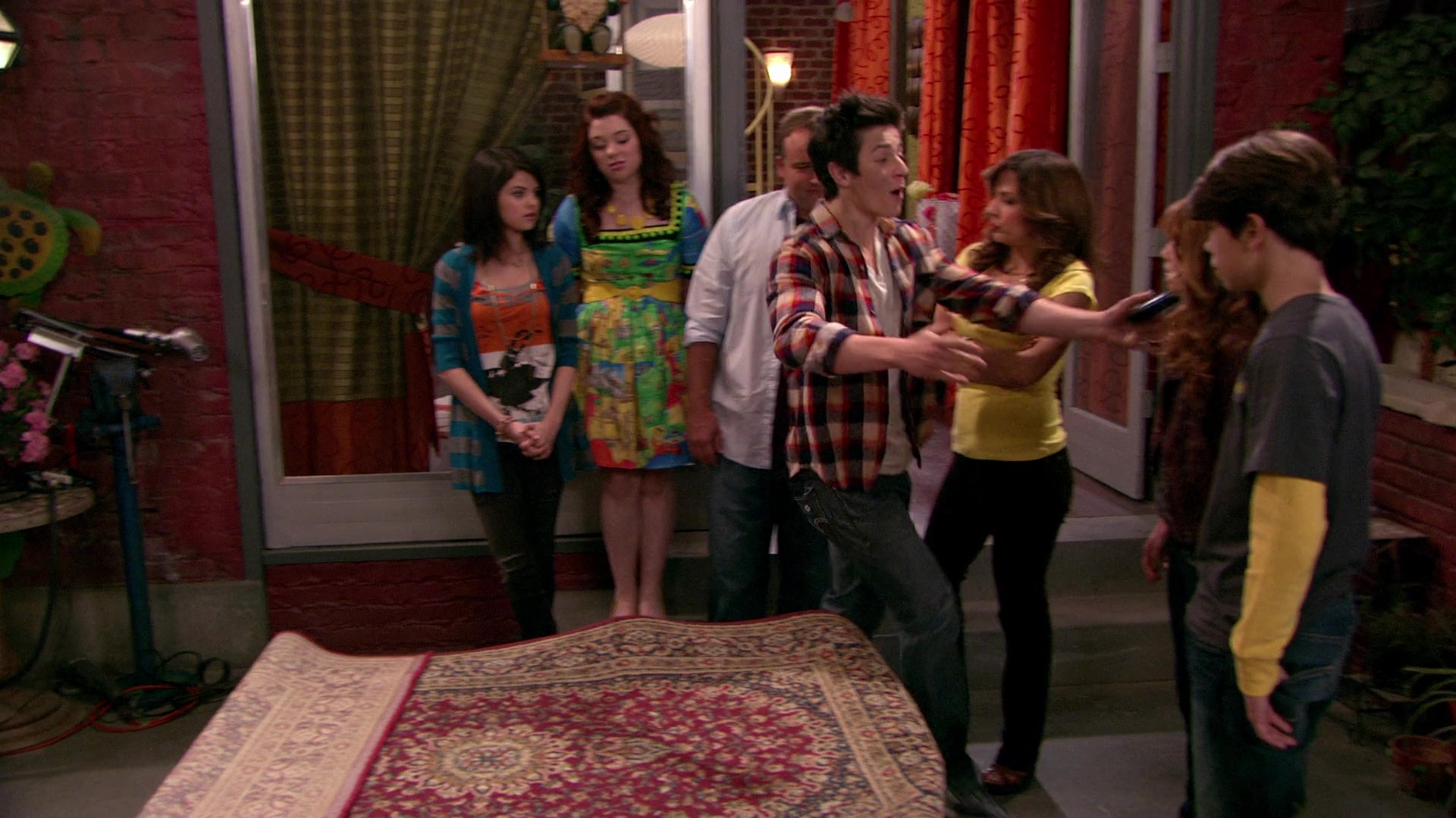 Wizards_of_Waverly_Place_S03E20_Maxs_Secret_Girlfriend_1080p_BTD_002540.jpg Wizards_of_Waverly_Place_S03E20_Maxs_Secret_Girlfriend_1080p_BTD_002540.jpg