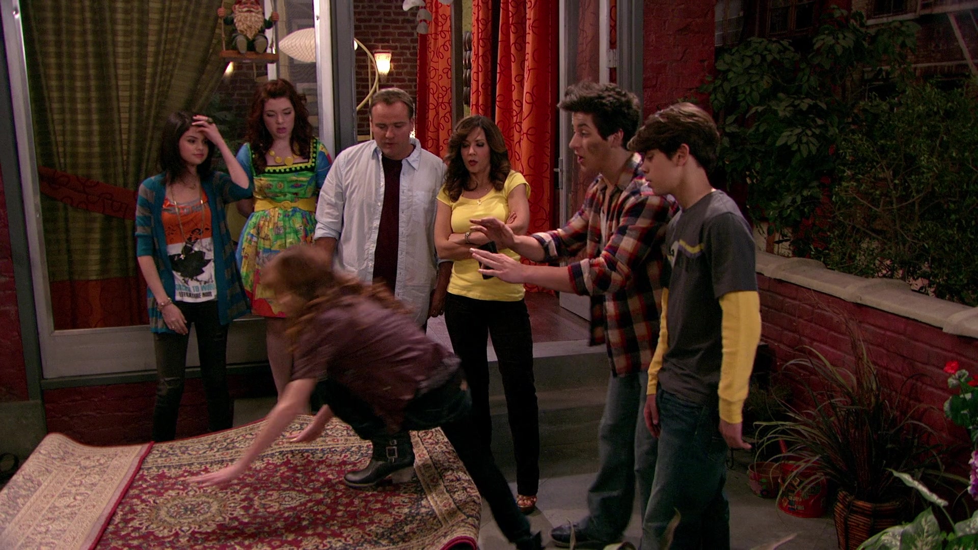 Wizards_of_Waverly_Place_S03E20_Maxs_Secret_Girlfriend_1080p_BTD_002545.jpg