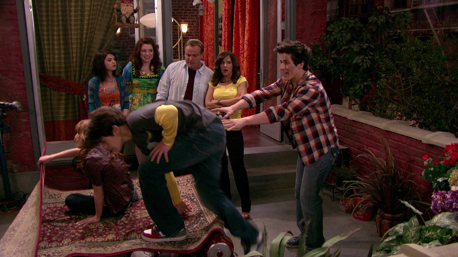 Wizards_of_Waverly_Place_S03E20_Maxs_Secret_Girlfriend_1080p_BTD_002550.jpg