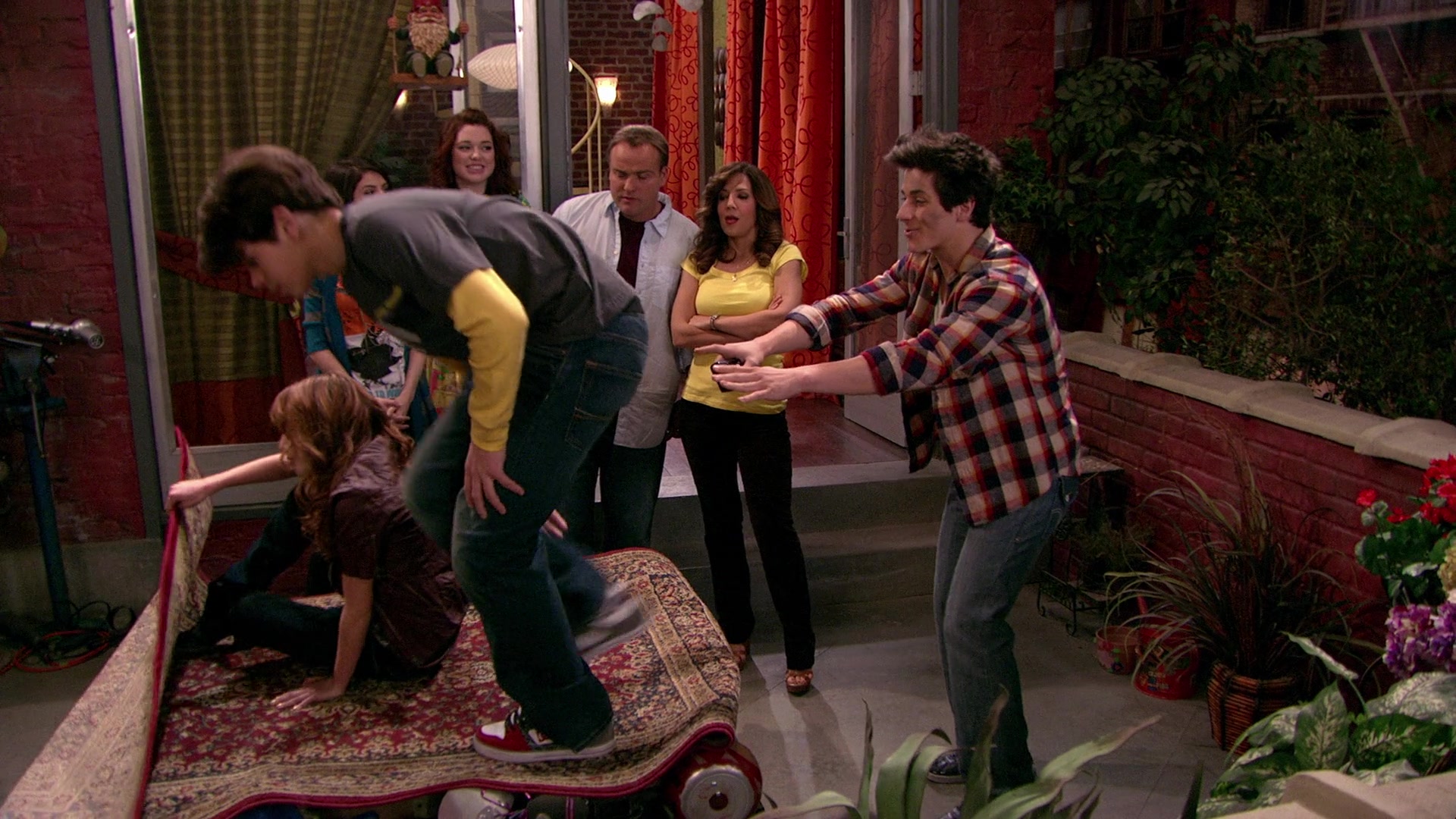 Wizards_of_Waverly_Place_S03E20_Maxs_Secret_Girlfriend_1080p_BTD_002551.jpg Wizards_of_Waverly_Place_S03E20_Maxs_Secret_Girlfriend_1080p_BTD_002551.jpg