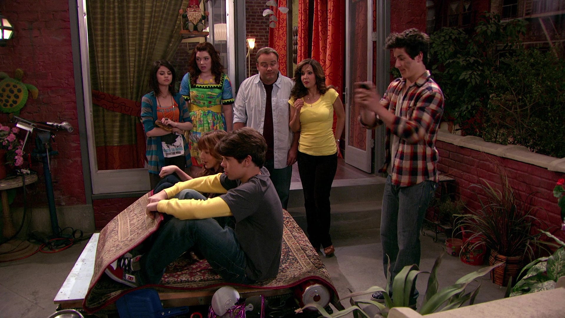 Wizards_of_Waverly_Place_S03E20_Maxs_Secret_Girlfriend_1080p_BTD_002561.jpg