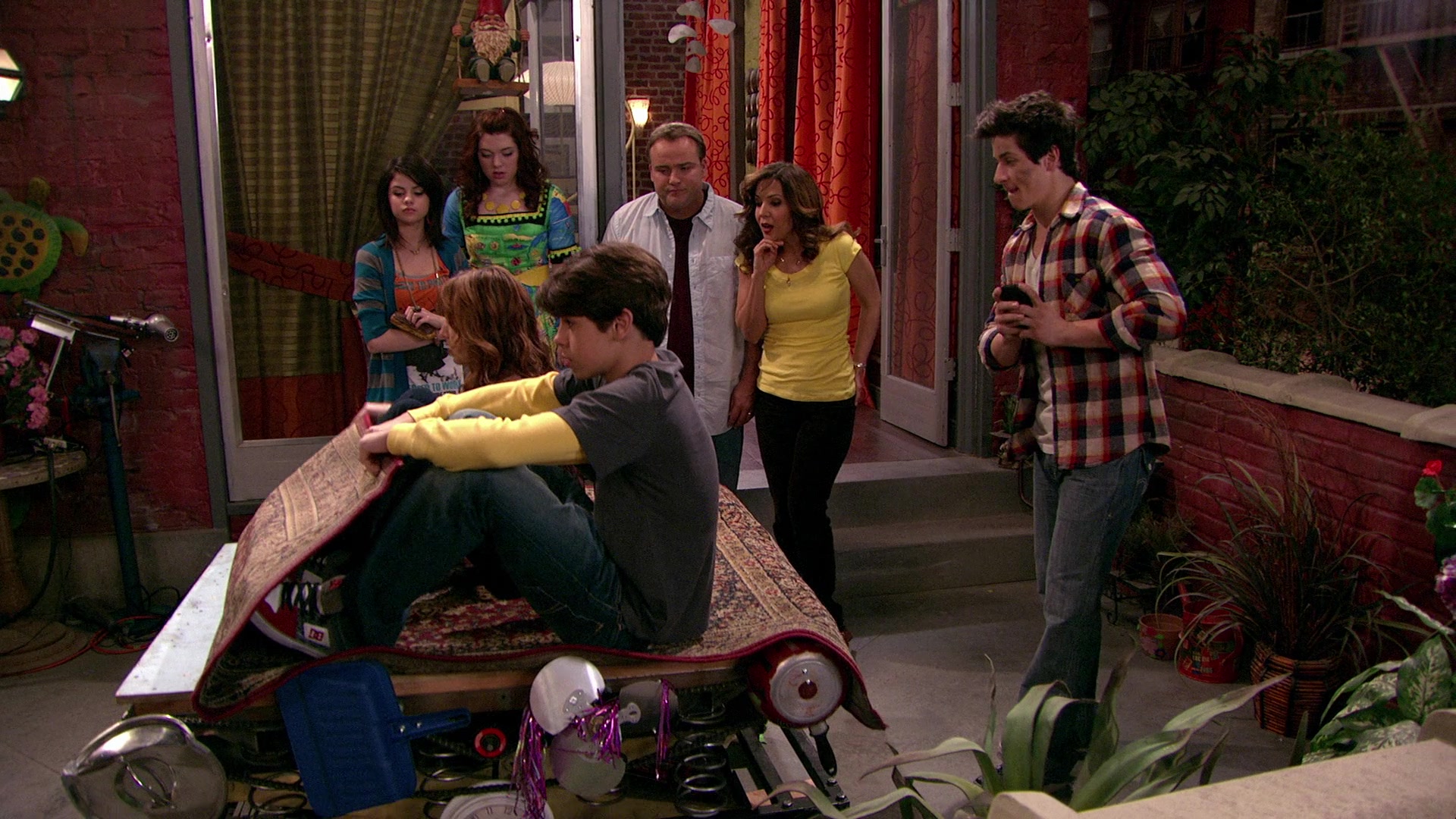 Wizards_of_Waverly_Place_S03E20_Maxs_Secret_Girlfriend_1080p_BTD_002563.jpg