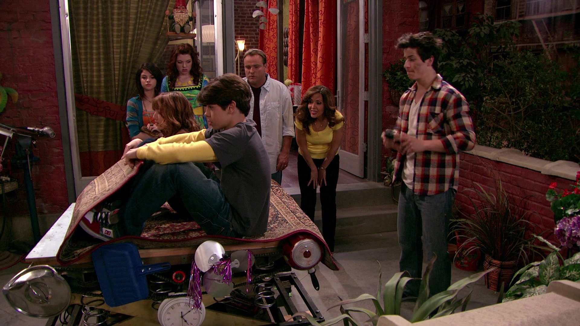 Wizards_of_Waverly_Place_S03E20_Maxs_Secret_Girlfriend_1080p_BTD_002565.jpg