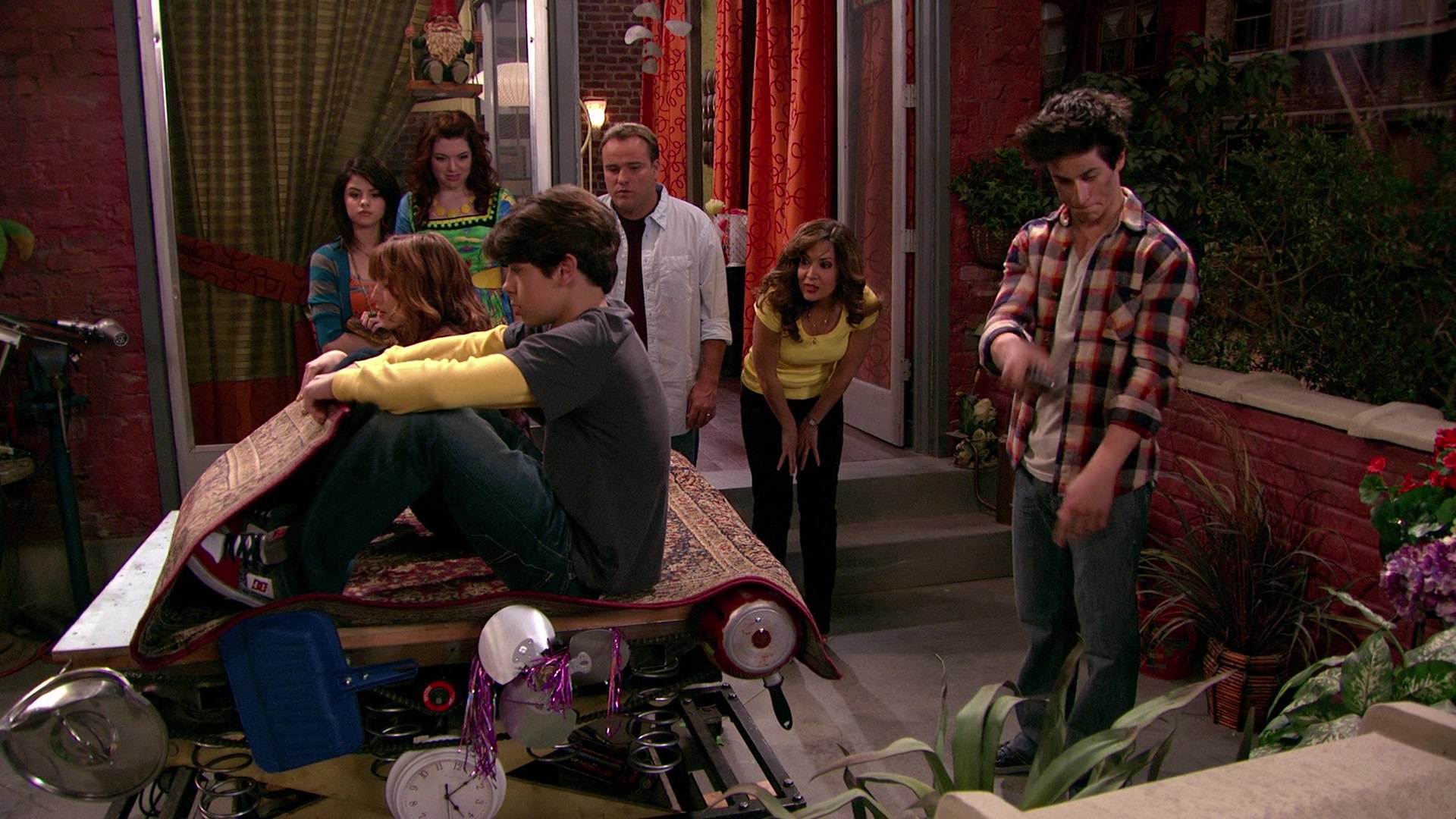 Wizards_of_Waverly_Place_S03E20_Maxs_Secret_Girlfriend_1080p_BTD_002566.jpg