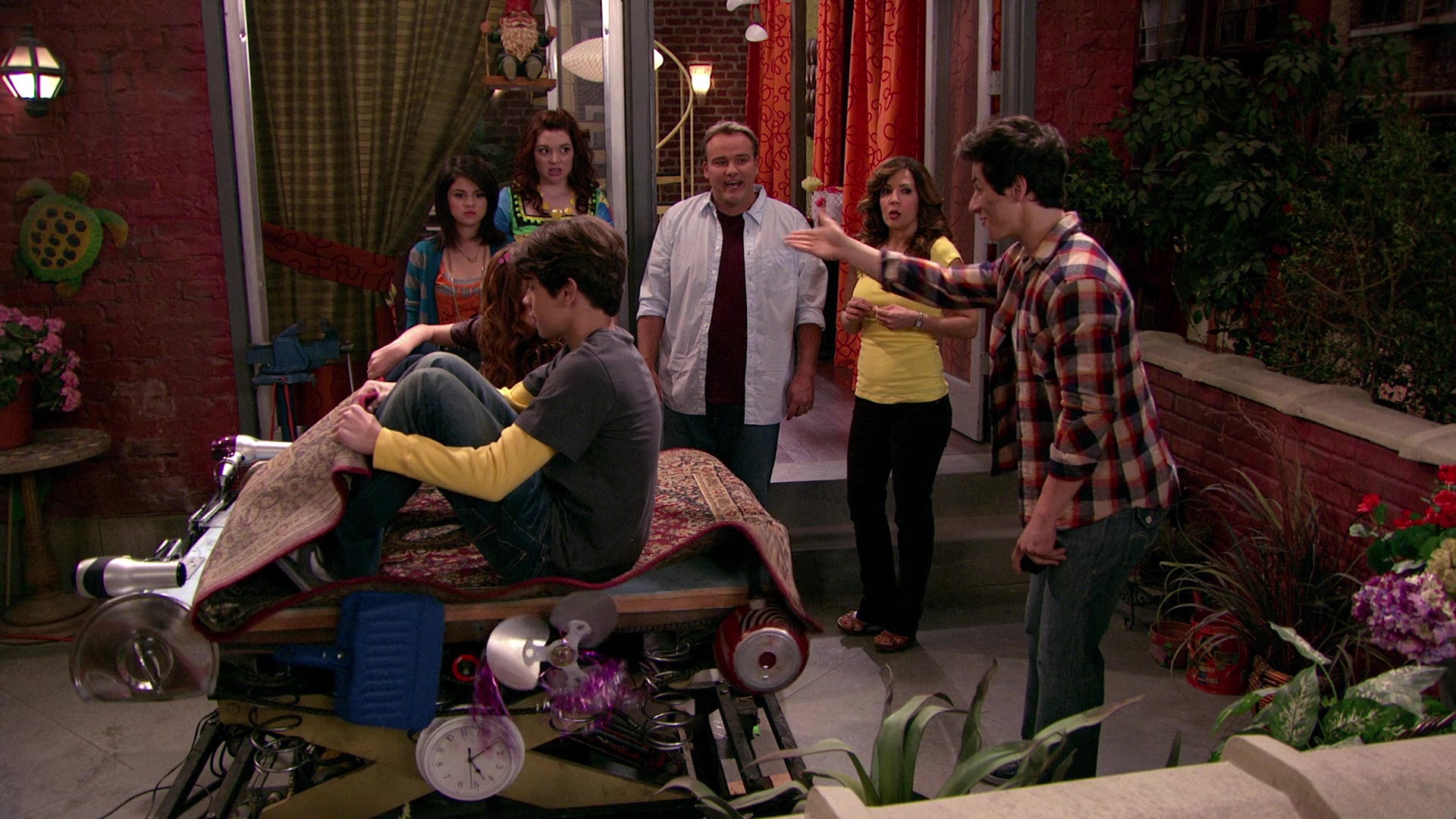 Wizards_of_Waverly_Place_S03E20_Maxs_Secret_Girlfriend_1080p_BTD_002580.jpg