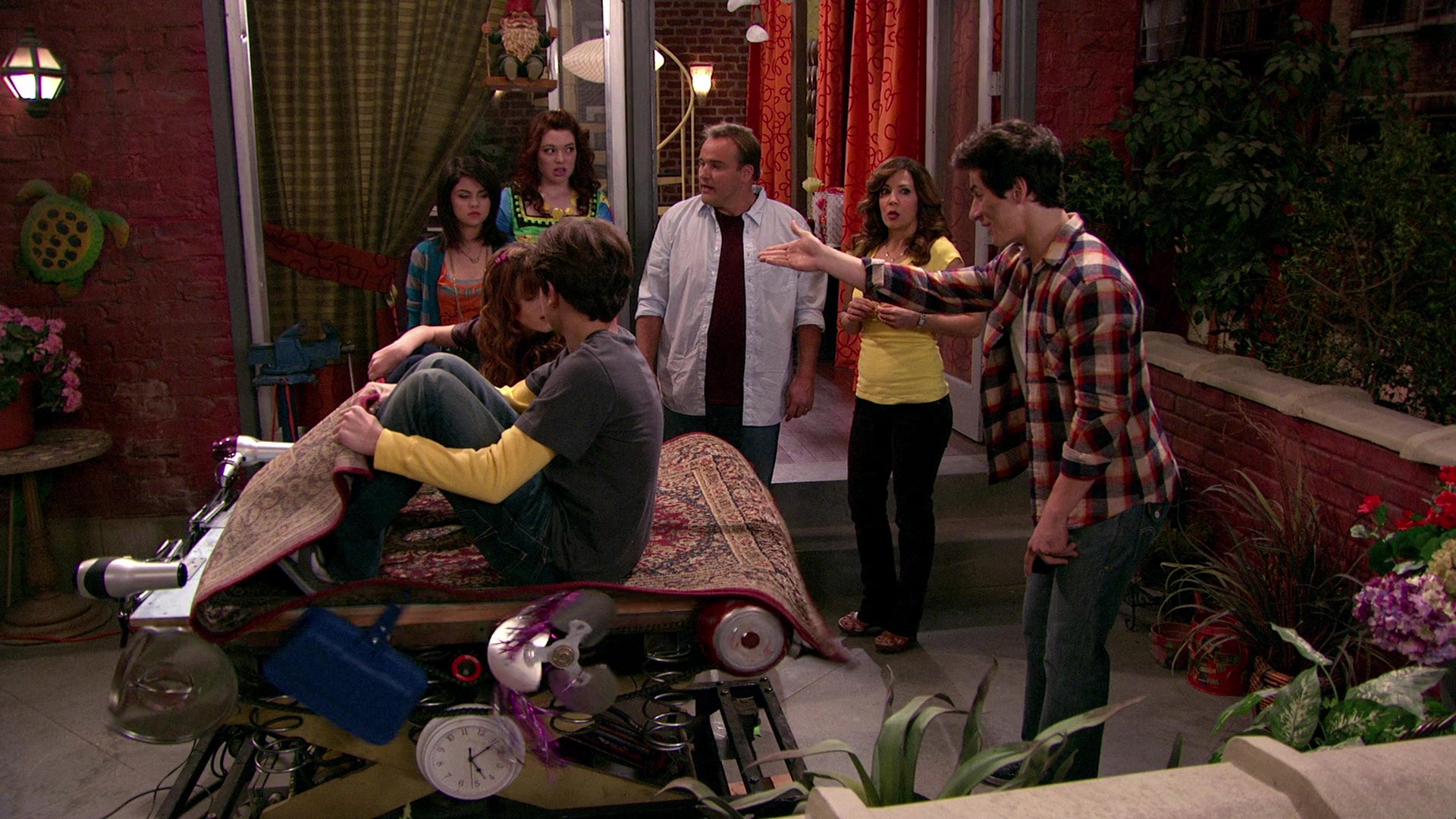 Wizards_of_Waverly_Place_S03E20_Maxs_Secret_Girlfriend_1080p_BTD_002581.jpg