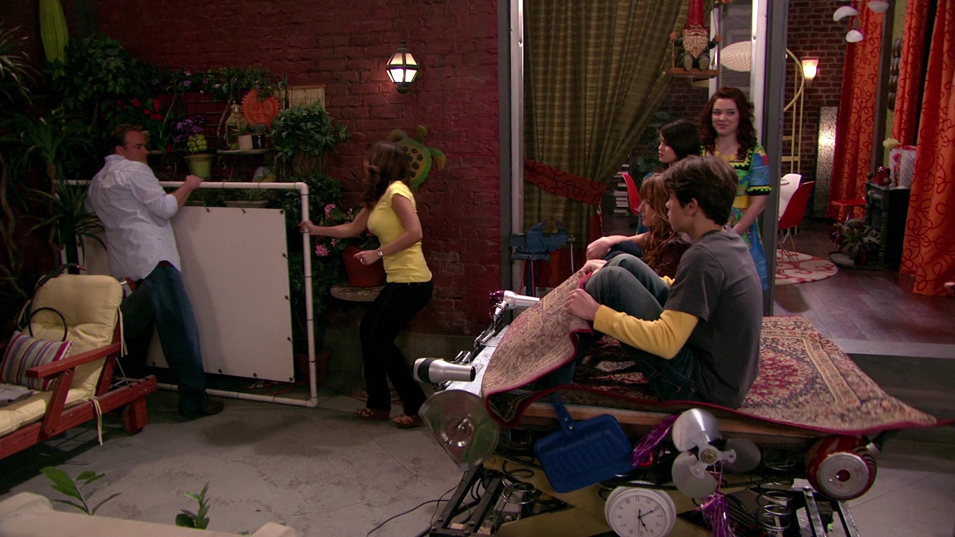 Wizards_of_Waverly_Place_S03E20_Maxs_Secret_Girlfriend_1080p_BTD_002589.jpg
