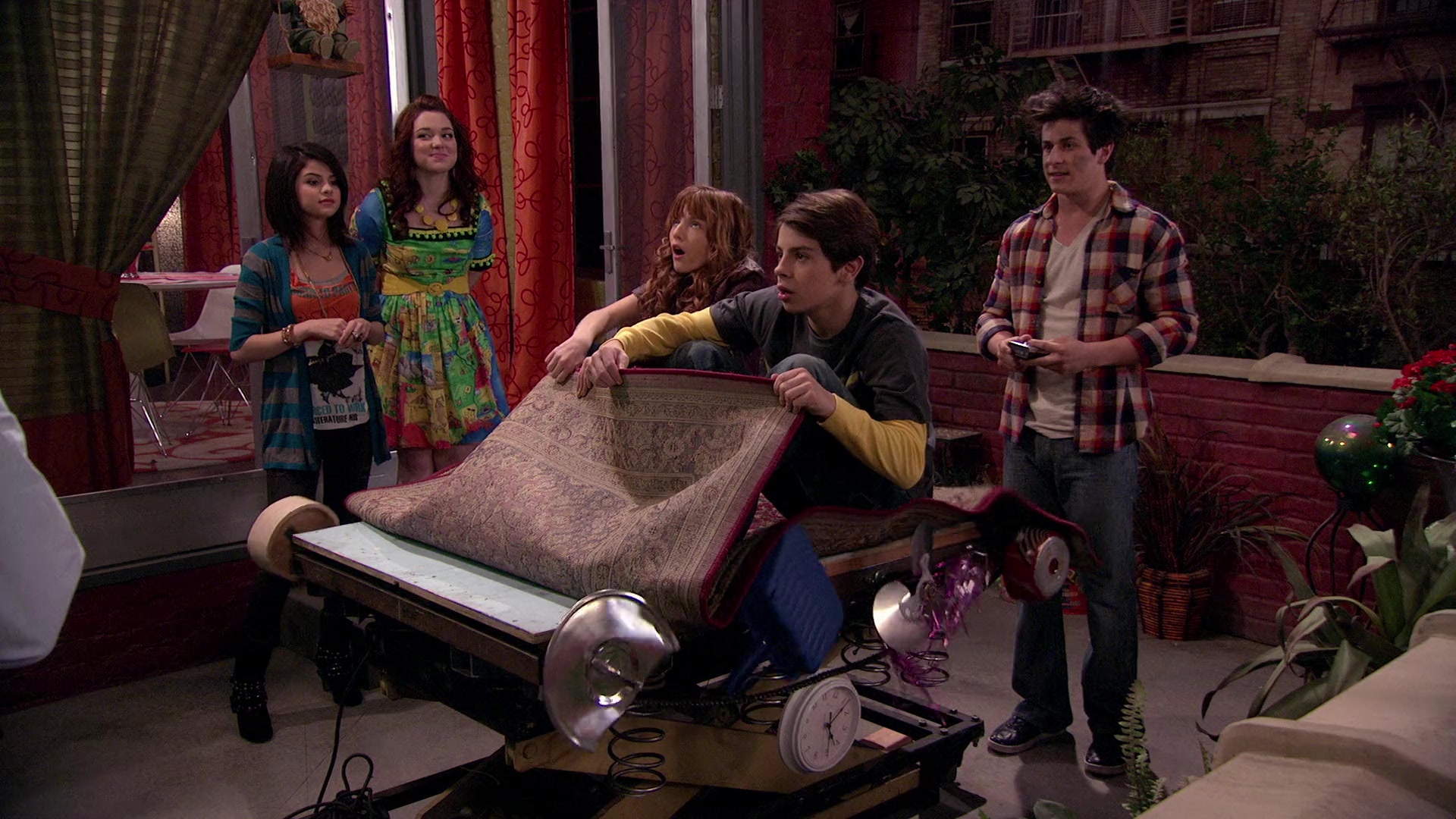Wizards_of_Waverly_Place_S03E20_Maxs_Secret_Girlfriend_1080p_BTD_002639.jpg