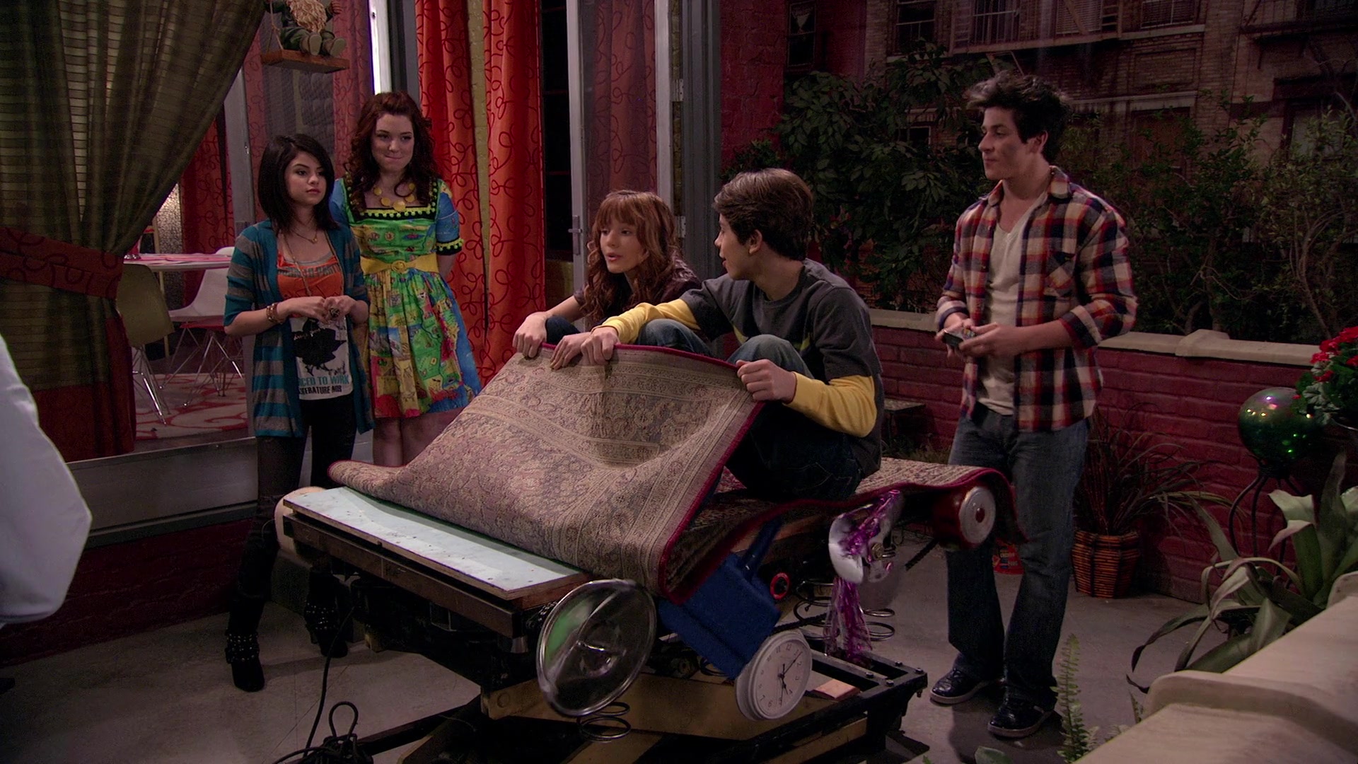 Wizards_of_Waverly_Place_S03E20_Maxs_Secret_Girlfriend_1080p_BTD_002643.jpg Wizards_of_Waverly_Place_S03E20_Maxs_Secret_Girlfriend_1080p_BTD_002643.jpg