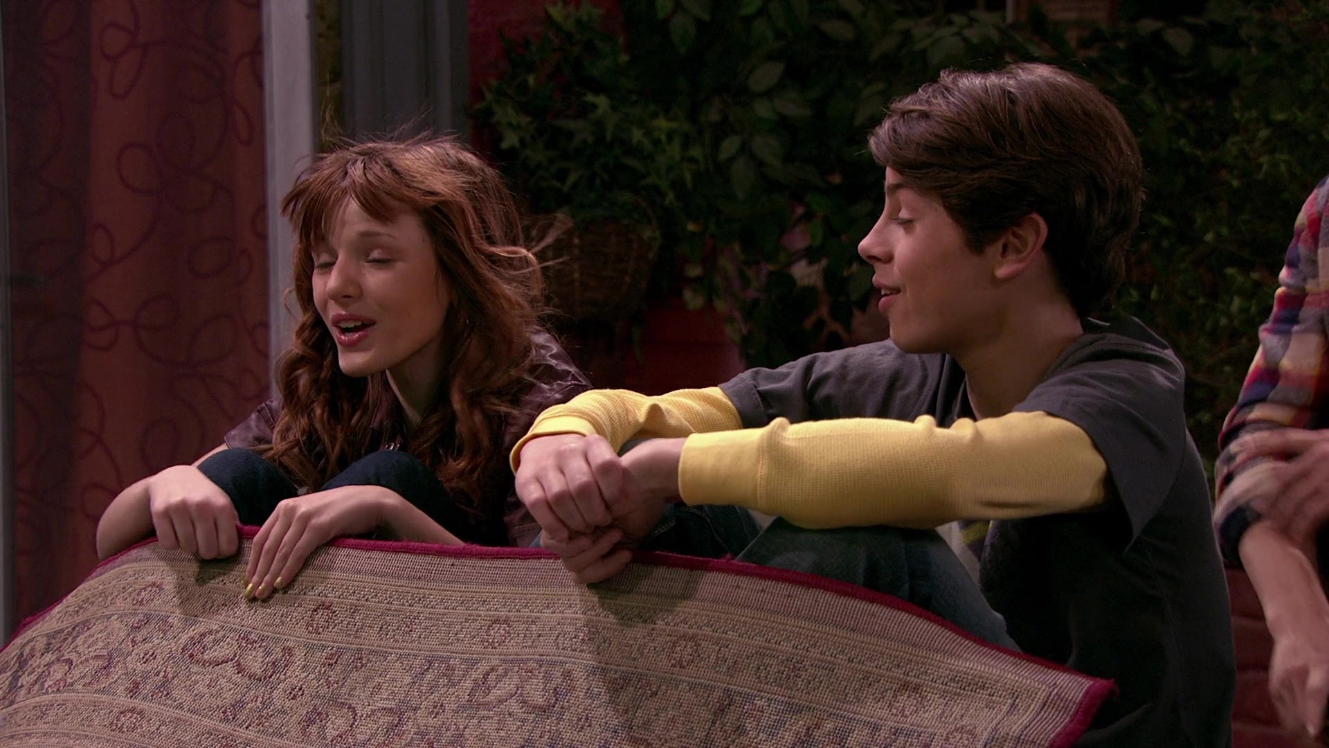 Wizards_of_Waverly_Place_S03E20_Maxs_Secret_Girlfriend_1080p_BTD_002667.jpg