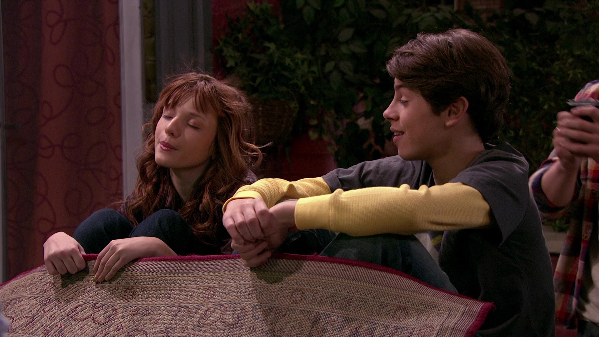 Wizards_of_Waverly_Place_S03E20_Maxs_Secret_Girlfriend_1080p_BTD_002670.jpg Wizards_of_Waverly_Place_S03E20_Maxs_Secret_Girlfriend_1080p_BTD_002670.jpg