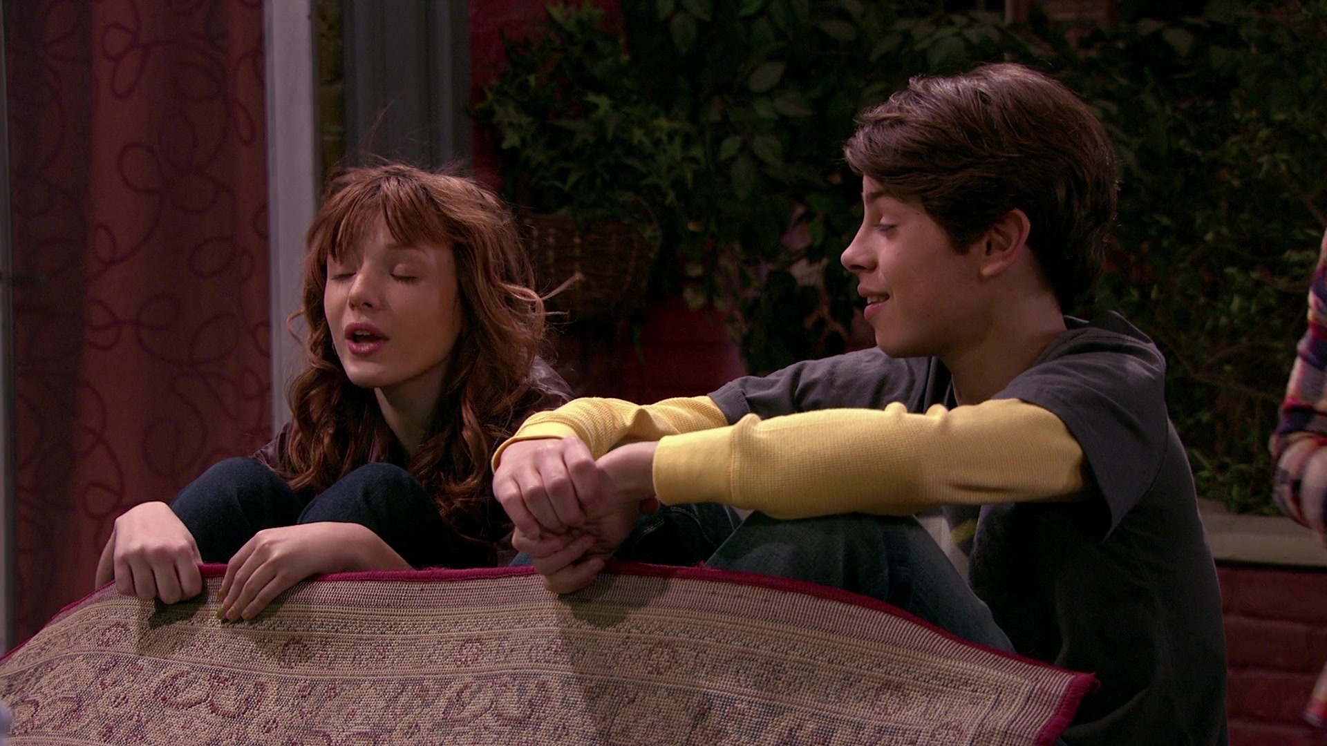 Wizards_of_Waverly_Place_S03E20_Maxs_Secret_Girlfriend_1080p_BTD_002671.jpg
