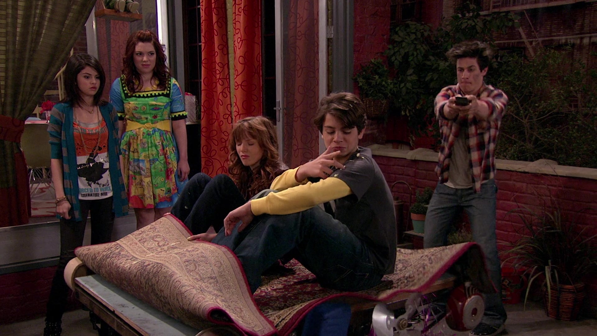 Wizards_of_Waverly_Place_S03E20_Maxs_Secret_Girlfriend_1080p_BTD_002740.jpg