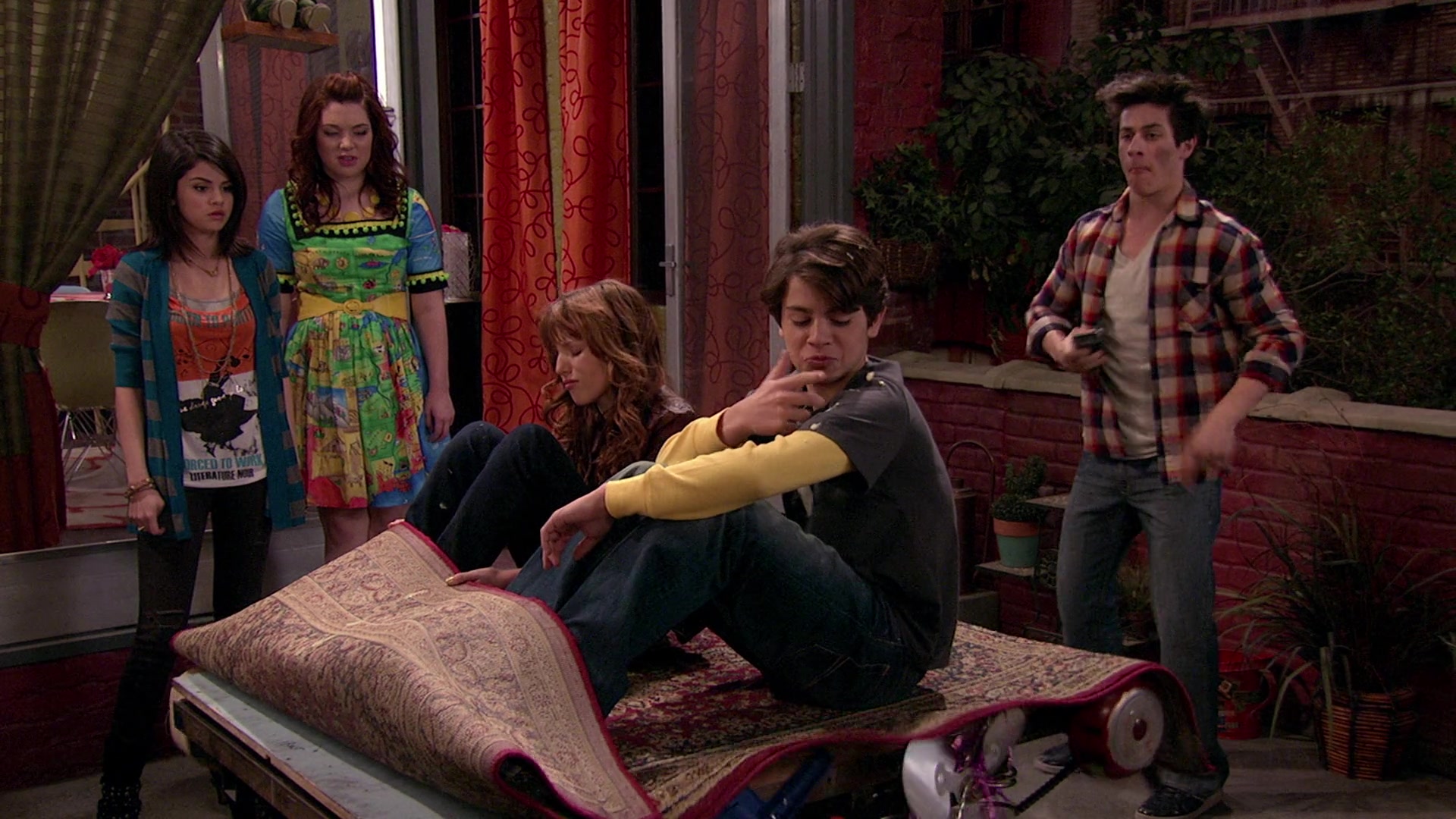 Wizards_of_Waverly_Place_S03E20_Maxs_Secret_Girlfriend_1080p_BTD_002741.jpg Wizards_of_Waverly_Place_S03E20_Maxs_Secret_Girlfriend_1080p_BTD_002741.jpg