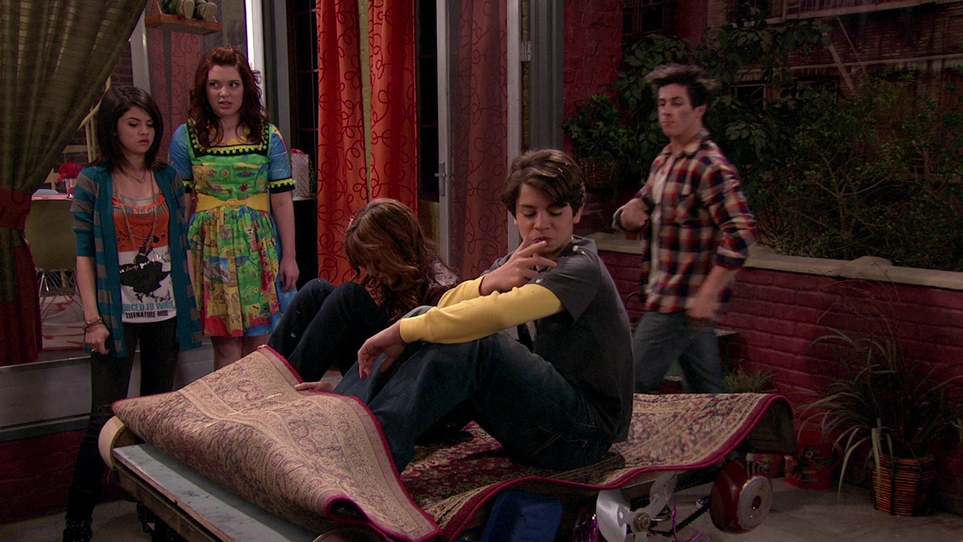 Wizards_of_Waverly_Place_S03E20_Maxs_Secret_Girlfriend_1080p_BTD_002743.jpg