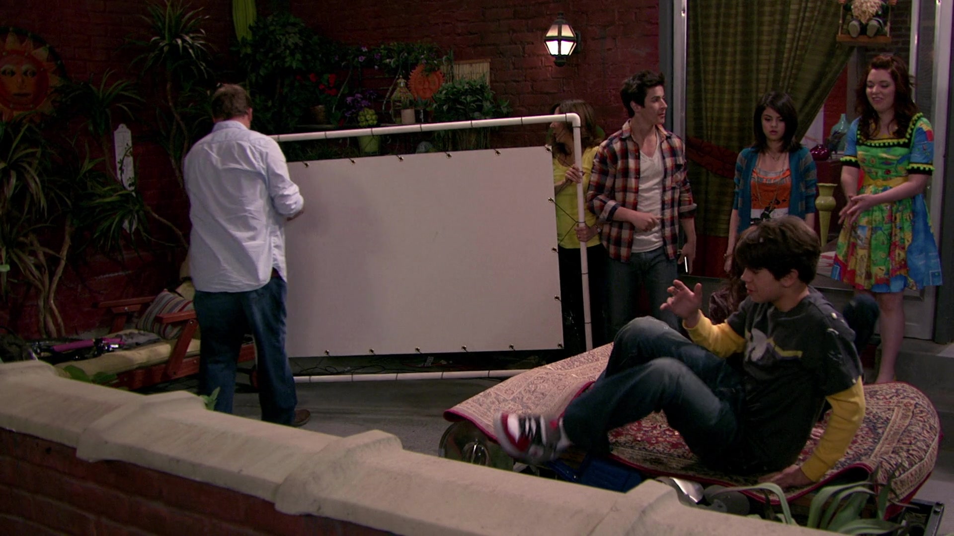 Wizards_of_Waverly_Place_S03E20_Maxs_Secret_Girlfriend_1080p_BTD_002751.jpg