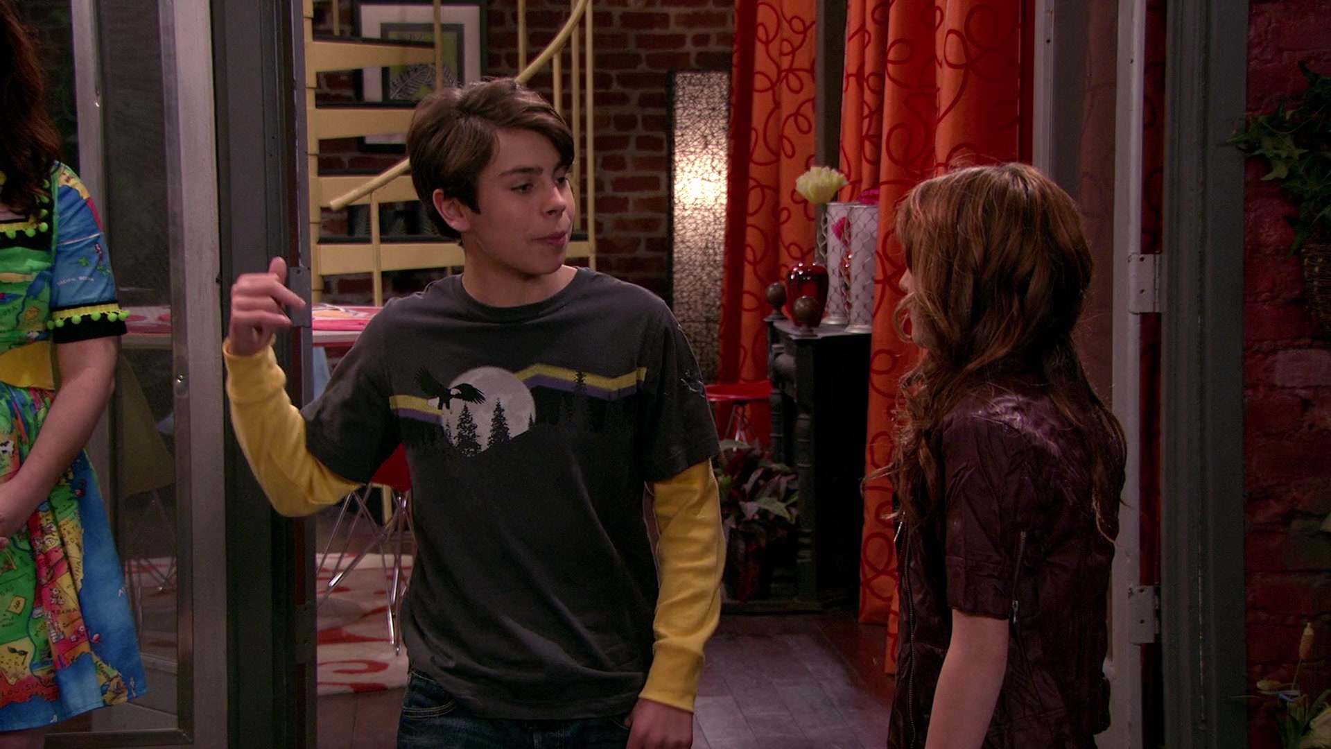 Wizards_of_Waverly_Place_S03E20_Maxs_Secret_Girlfriend_1080p_BTD_002853.jpg