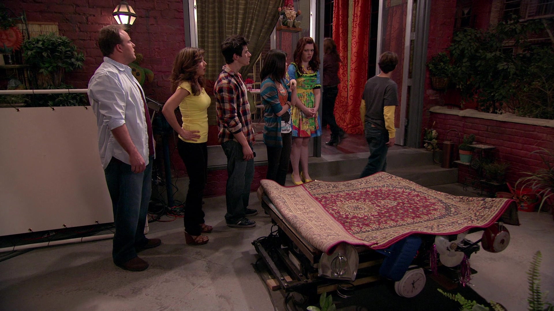 Wizards_of_Waverly_Place_S03E20_Maxs_Secret_Girlfriend_1080p_BTD_002920.jpg