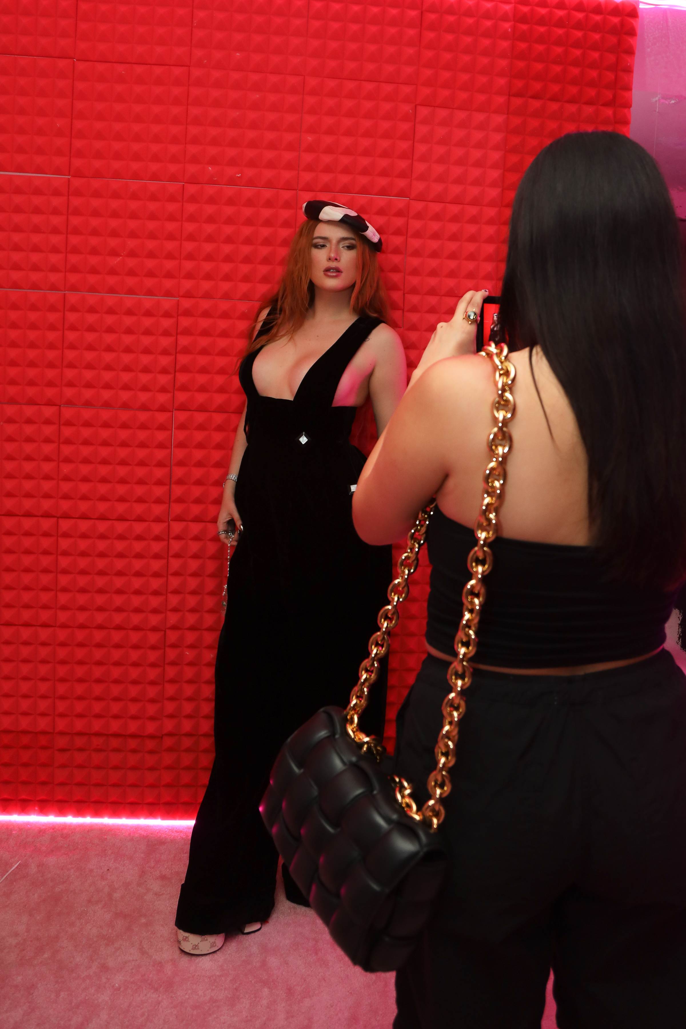 bellathornedaily_28829~5.jpg