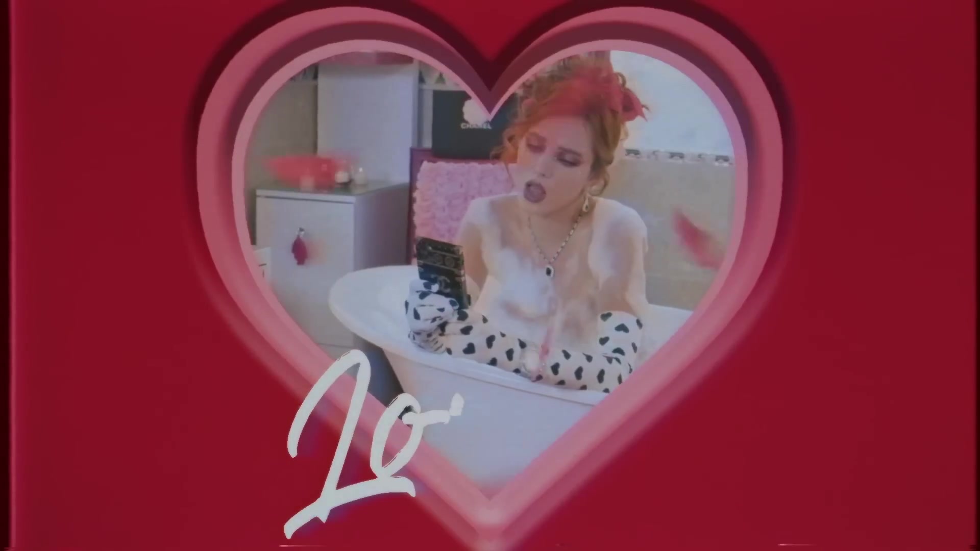 bellathornedaily_Lonely_mv_000006.jpg