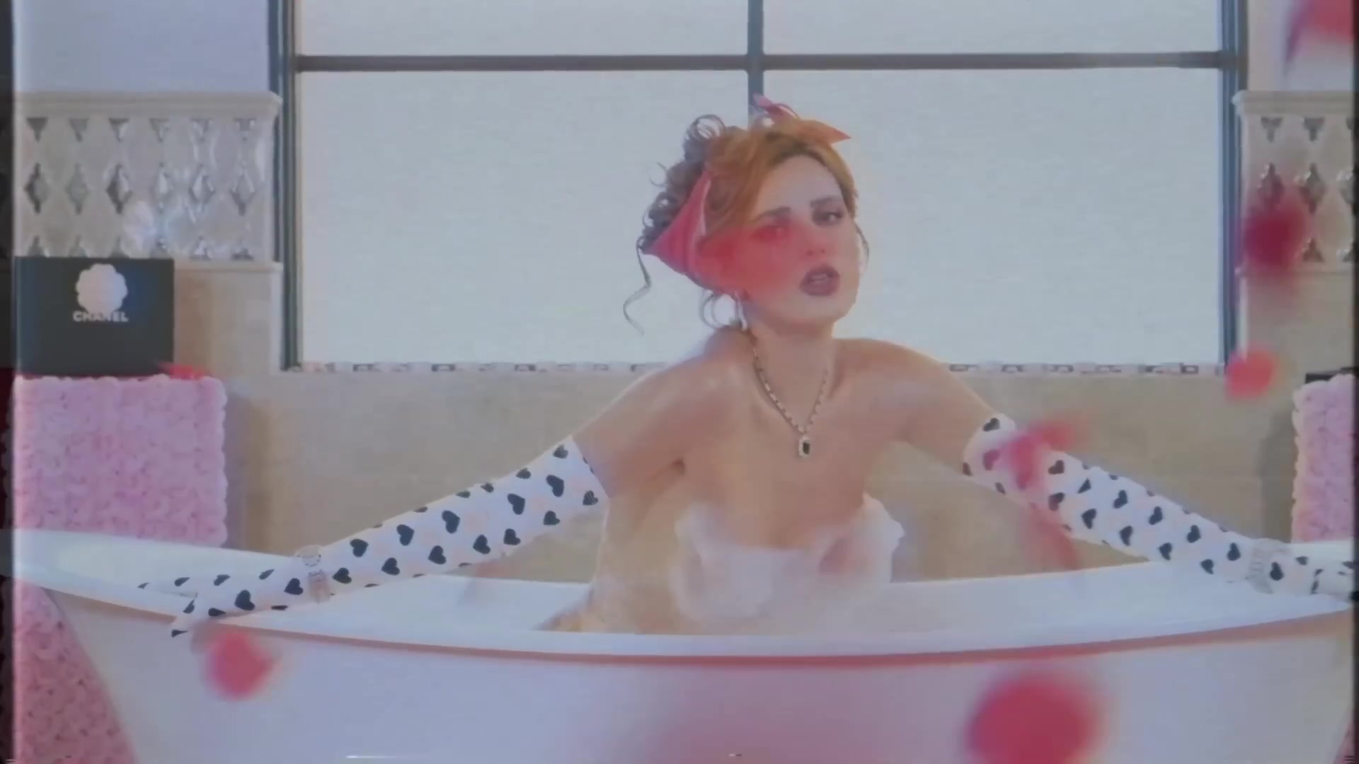 bellathornedaily_Lonely_mv_000011.jpg bellathornedaily_Lonely_mv_000011.jpg