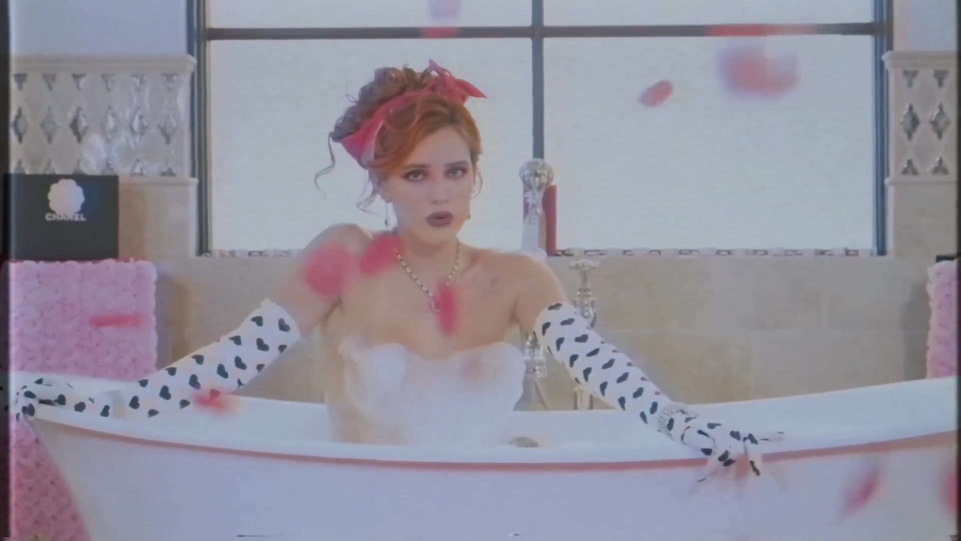 bellathornedaily_Lonely_mv_000012.jpg