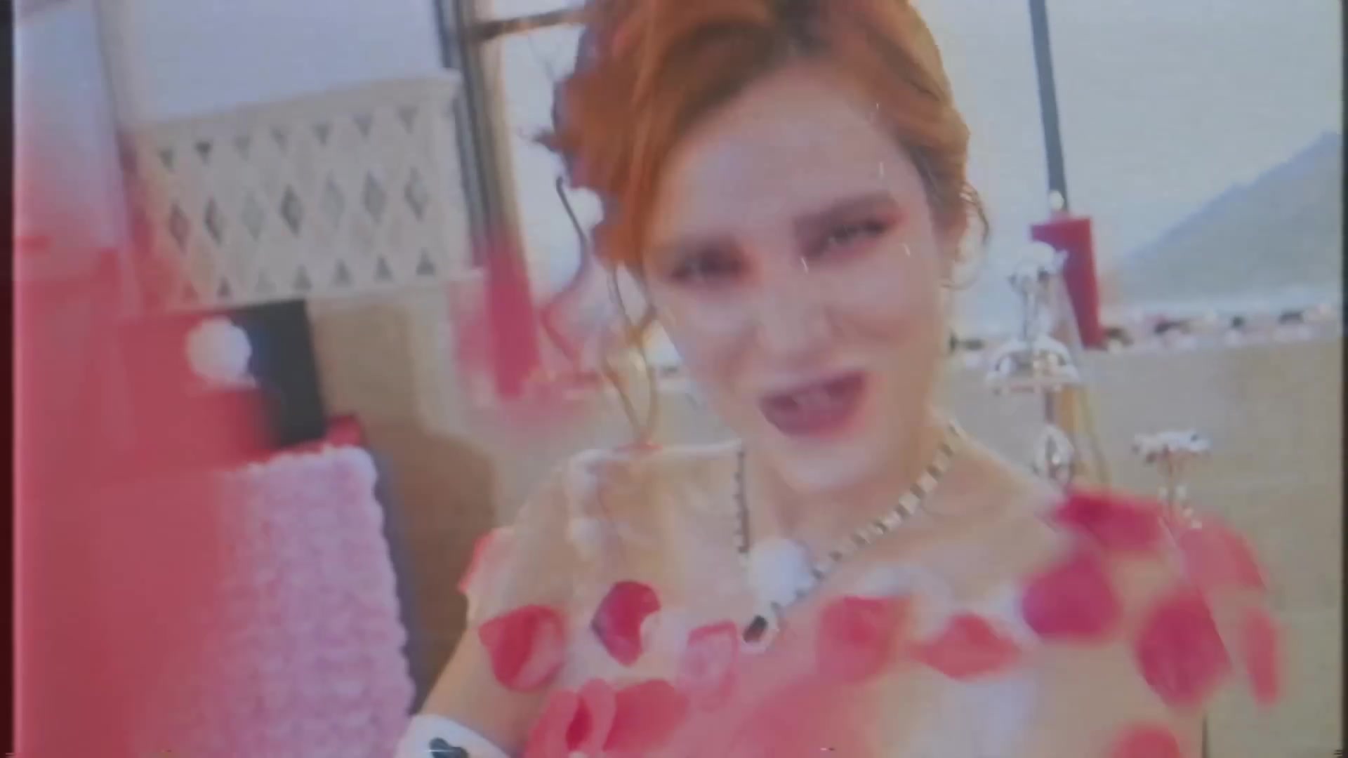 bellathornedaily_Lonely_mv_000019.jpg