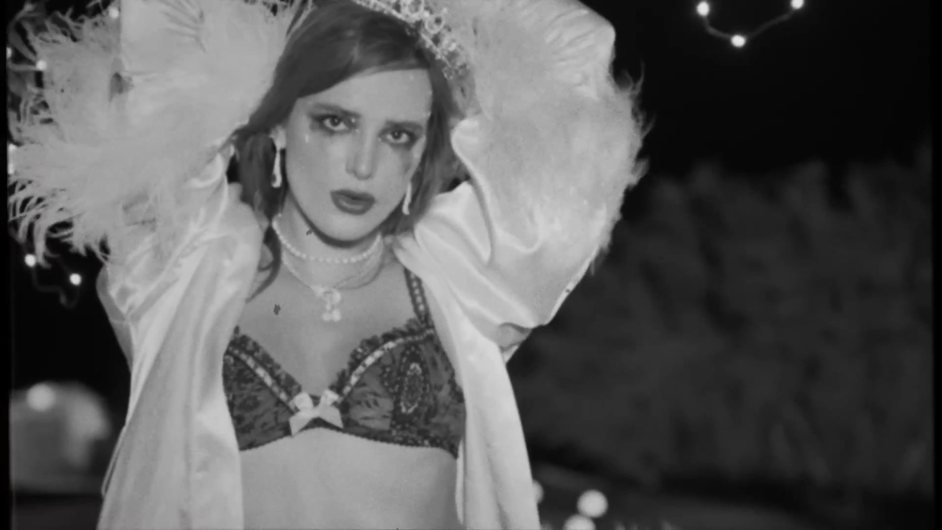 bellathornedaily_Lonely_mv_000058.jpg