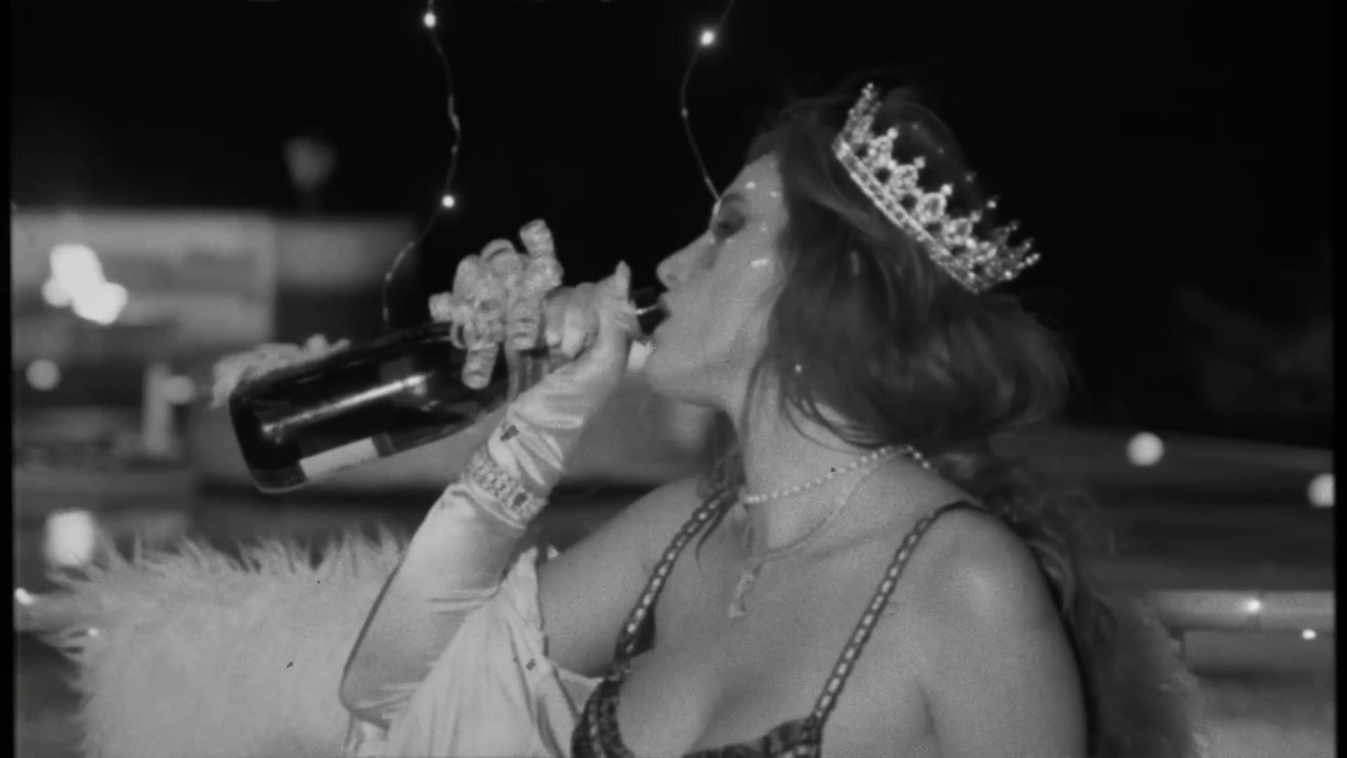 bellathornedaily_Lonely_mv_000063.jpg