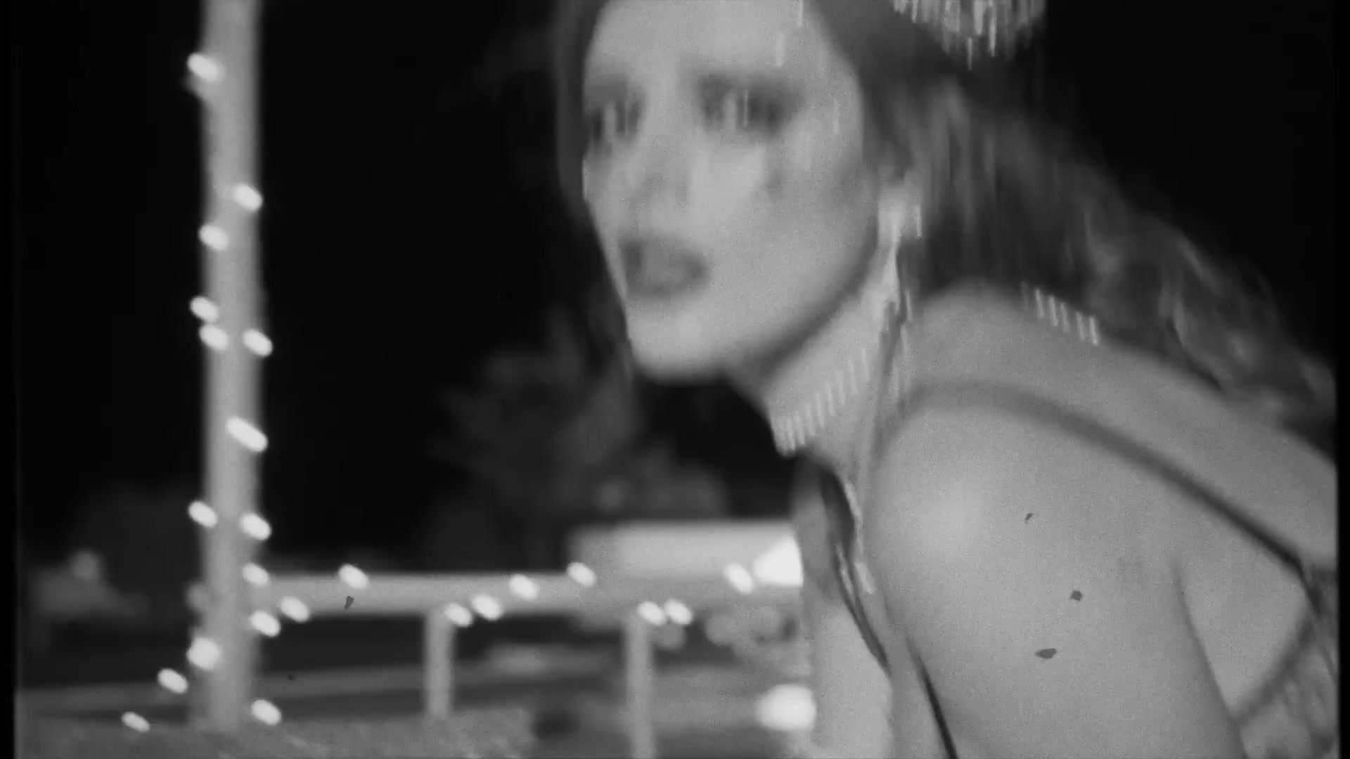 bellathornedaily_Lonely_mv_000066.jpg