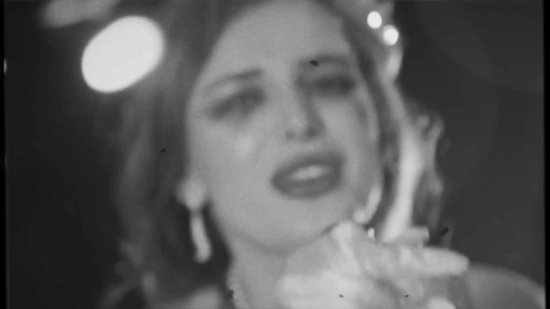 bellathornedaily_Lonely_mv_000070.jpg