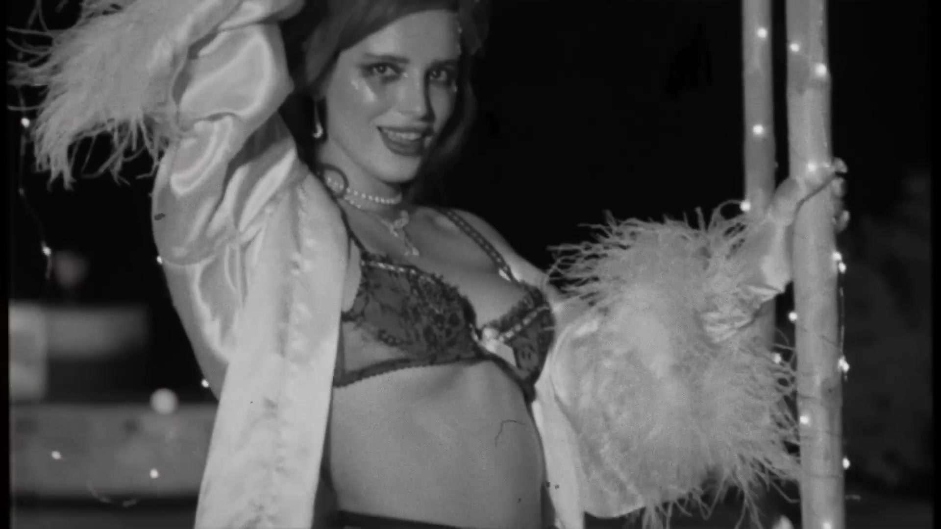 bellathornedaily_Lonely_mv_000078.jpg bellathornedaily_Lonely_mv_000078.jpg