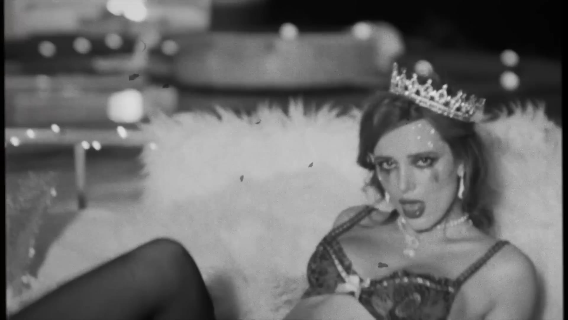 bellathornedaily_Lonely_mv_000079.jpg