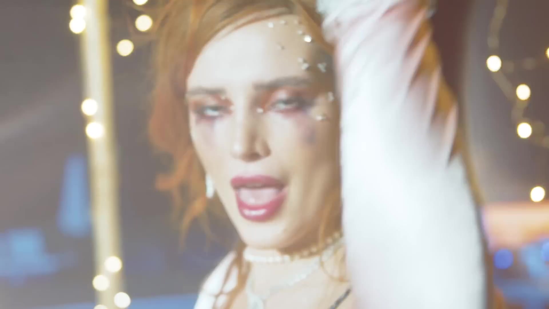 bellathornedaily_Lonely_mv_000091.jpg