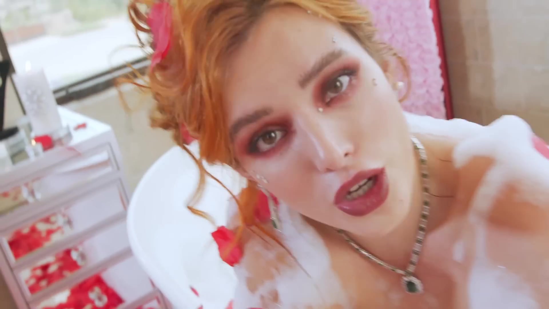 bellathornedaily_Lonely_mv_000092.jpg