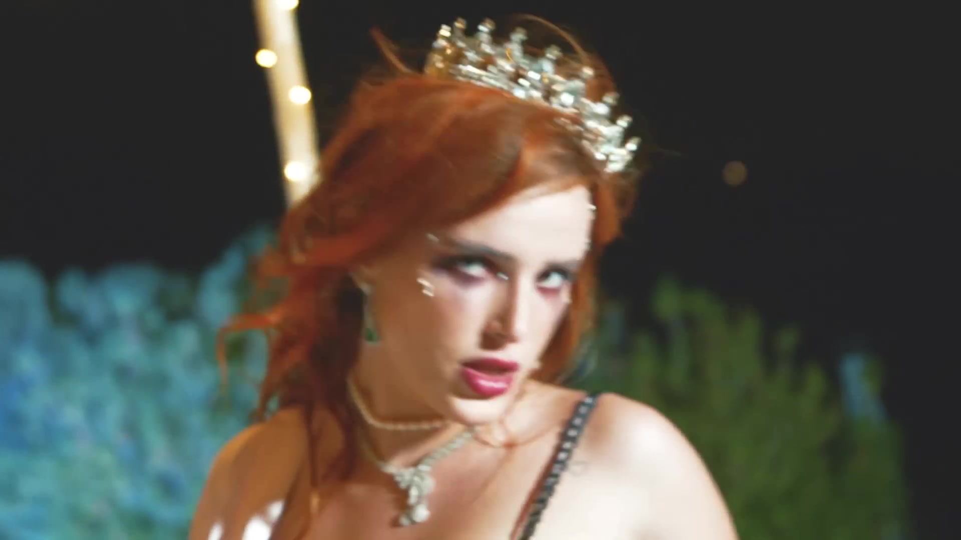 bellathornedaily_Lonely_mv_000096.jpg