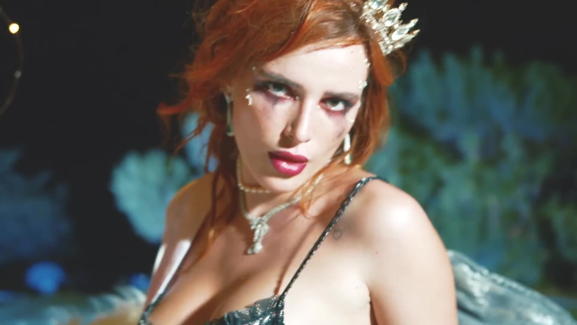 bellathornedaily_Lonely_mv_000097.jpg