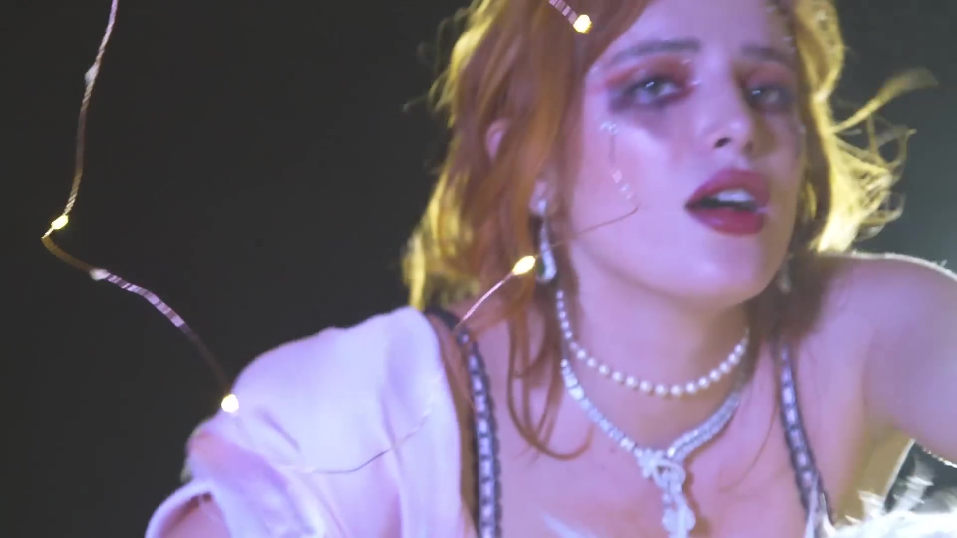 bellathornedaily_Lonely_mv_000103.jpg