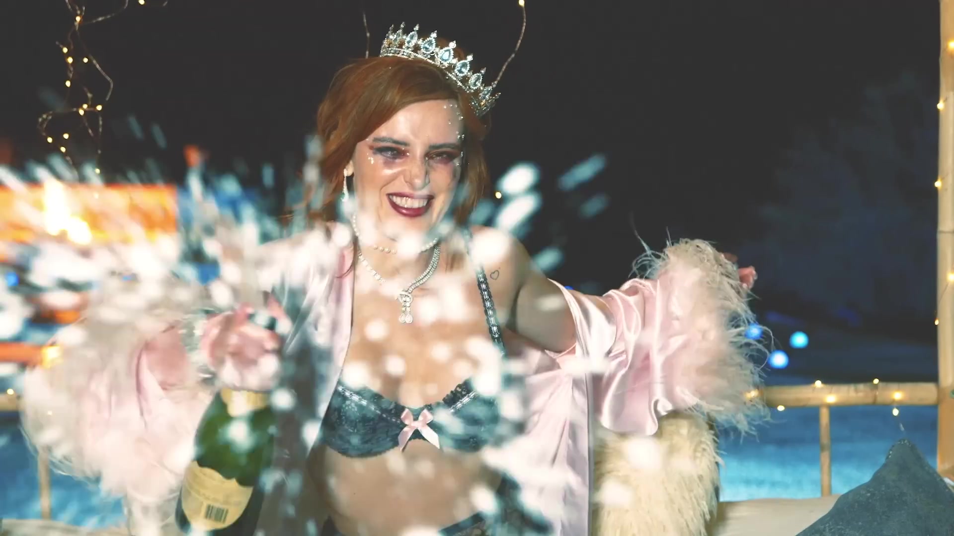 bellathornedaily_Lonely_mv_000107.jpg