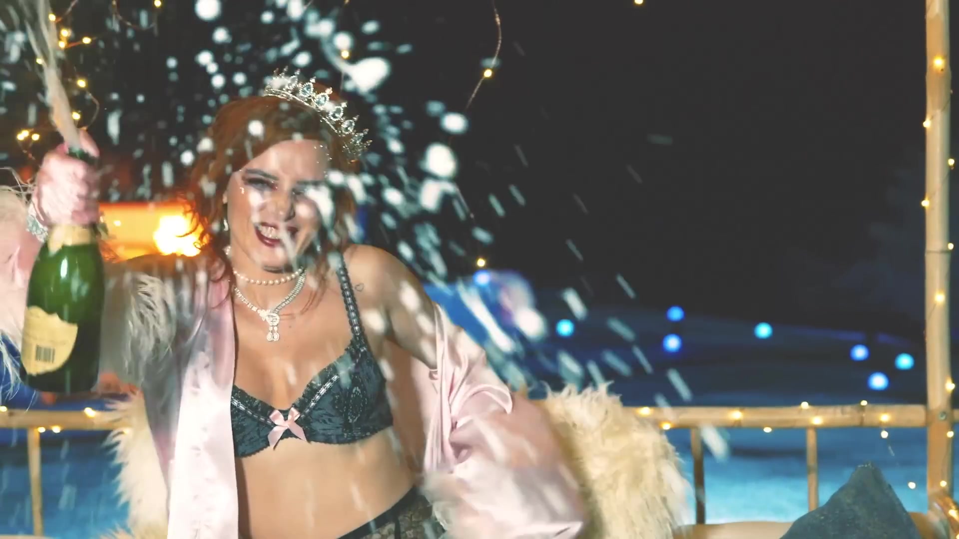 bellathornedaily_Lonely_mv_000109.jpg