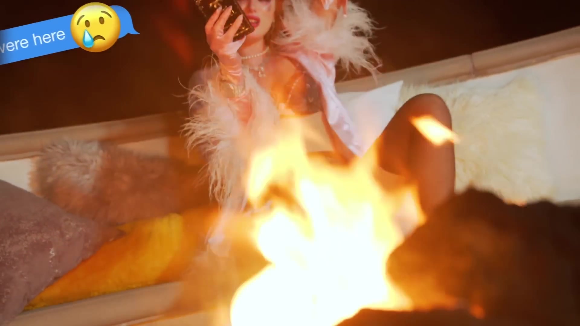 bellathornedaily_Lonely_mv_000132.jpg