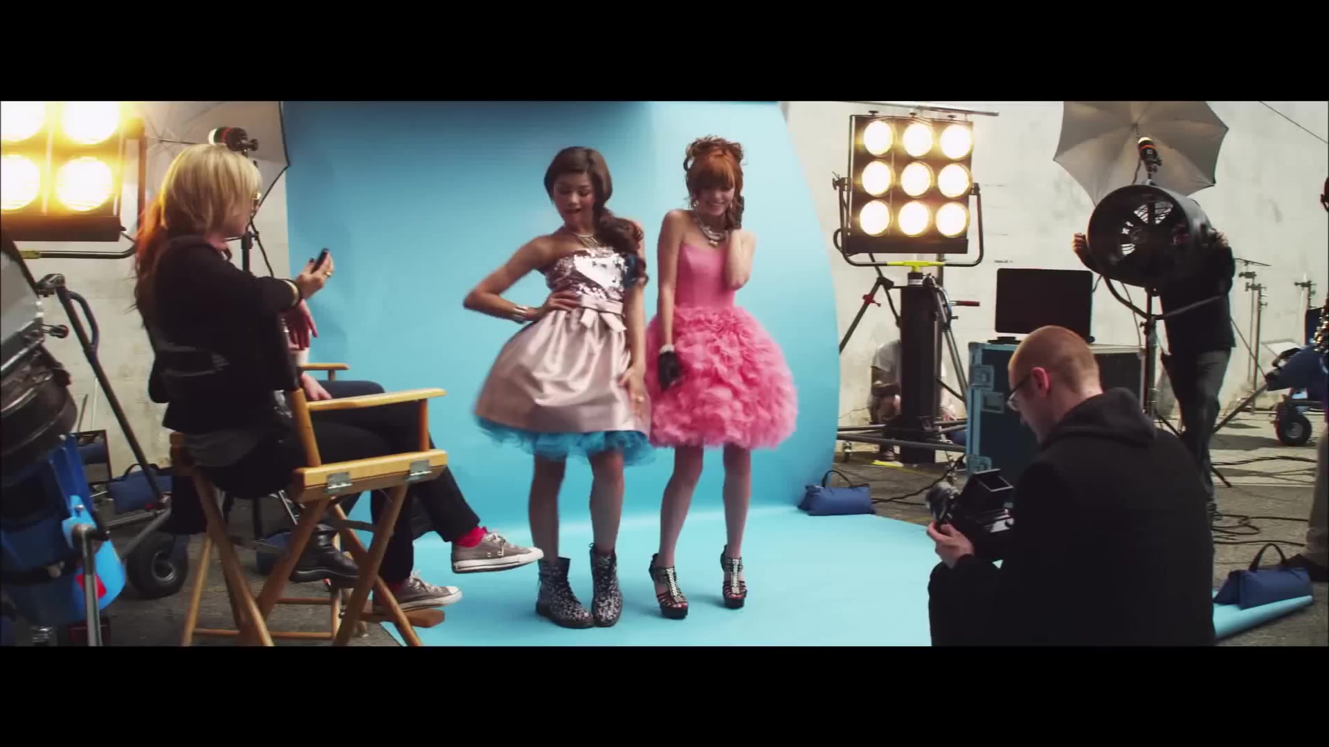 bellathornedaily_Watchme_shakeitup_mv_000002.jpg