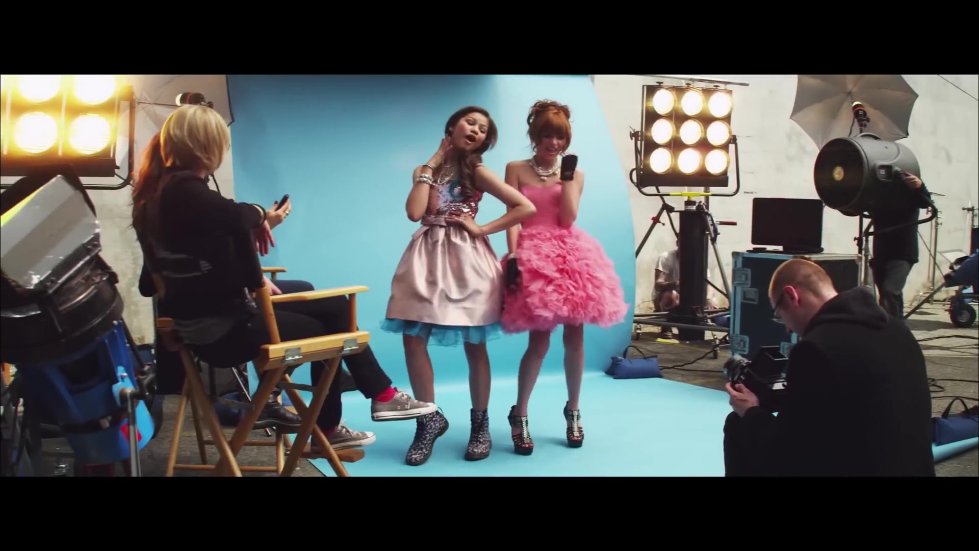 bellathornedaily_Watchme_shakeitup_mv_000003.jpg