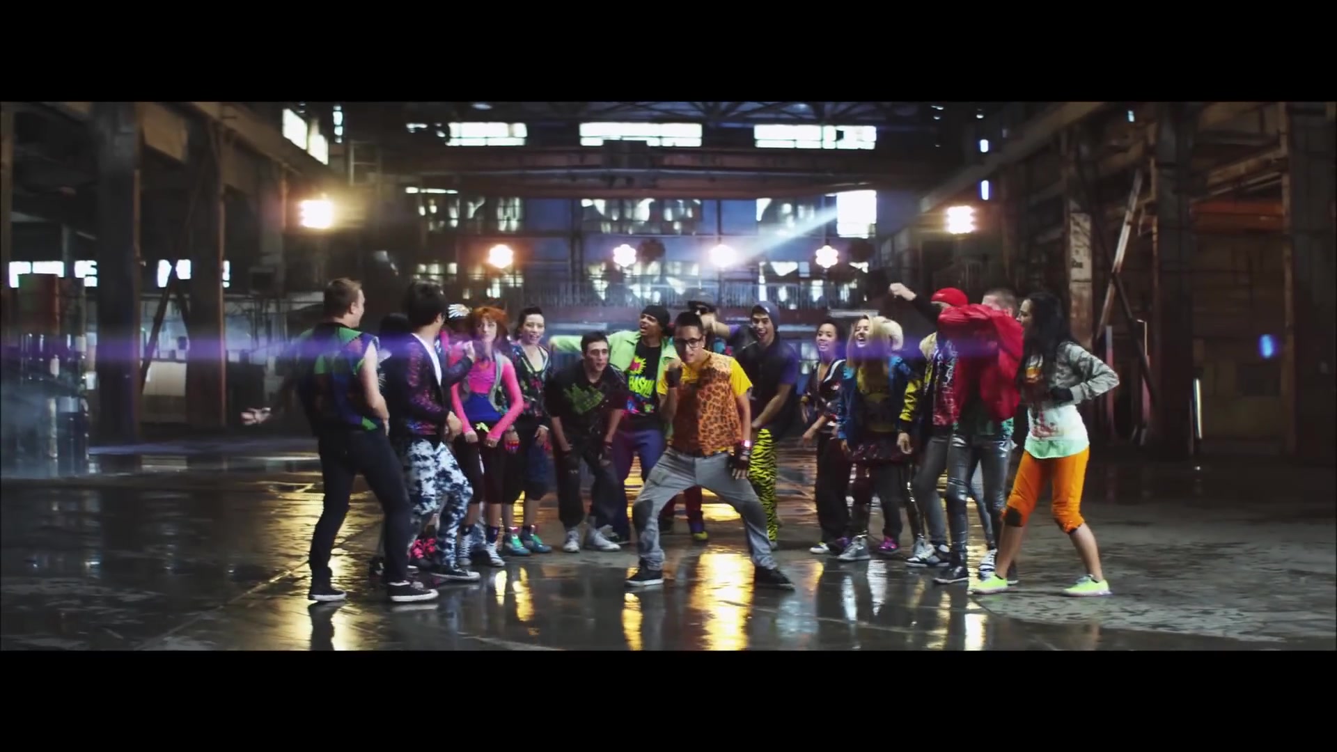 bellathornedaily_Watchme_shakeitup_mv_000021.jpg