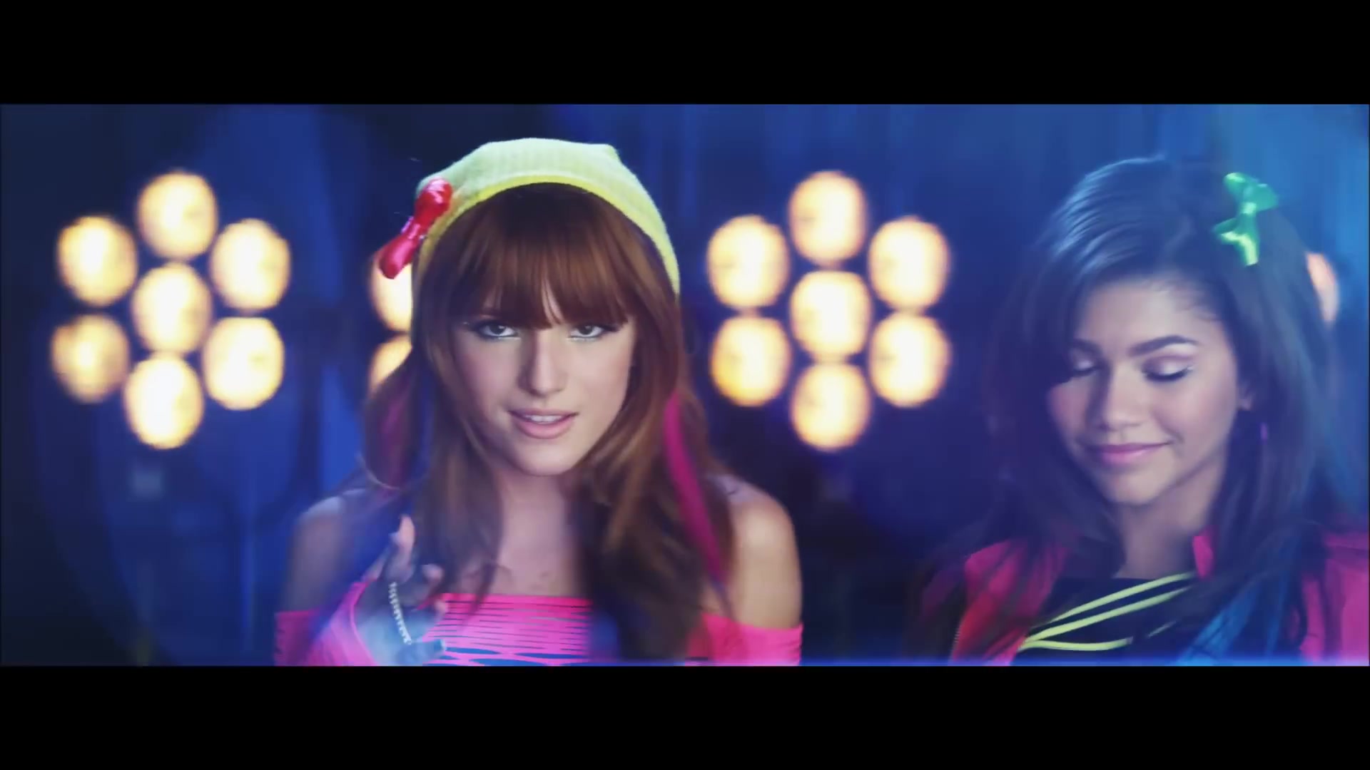 bellathornedaily_Watchme_shakeitup_mv_000032.jpg